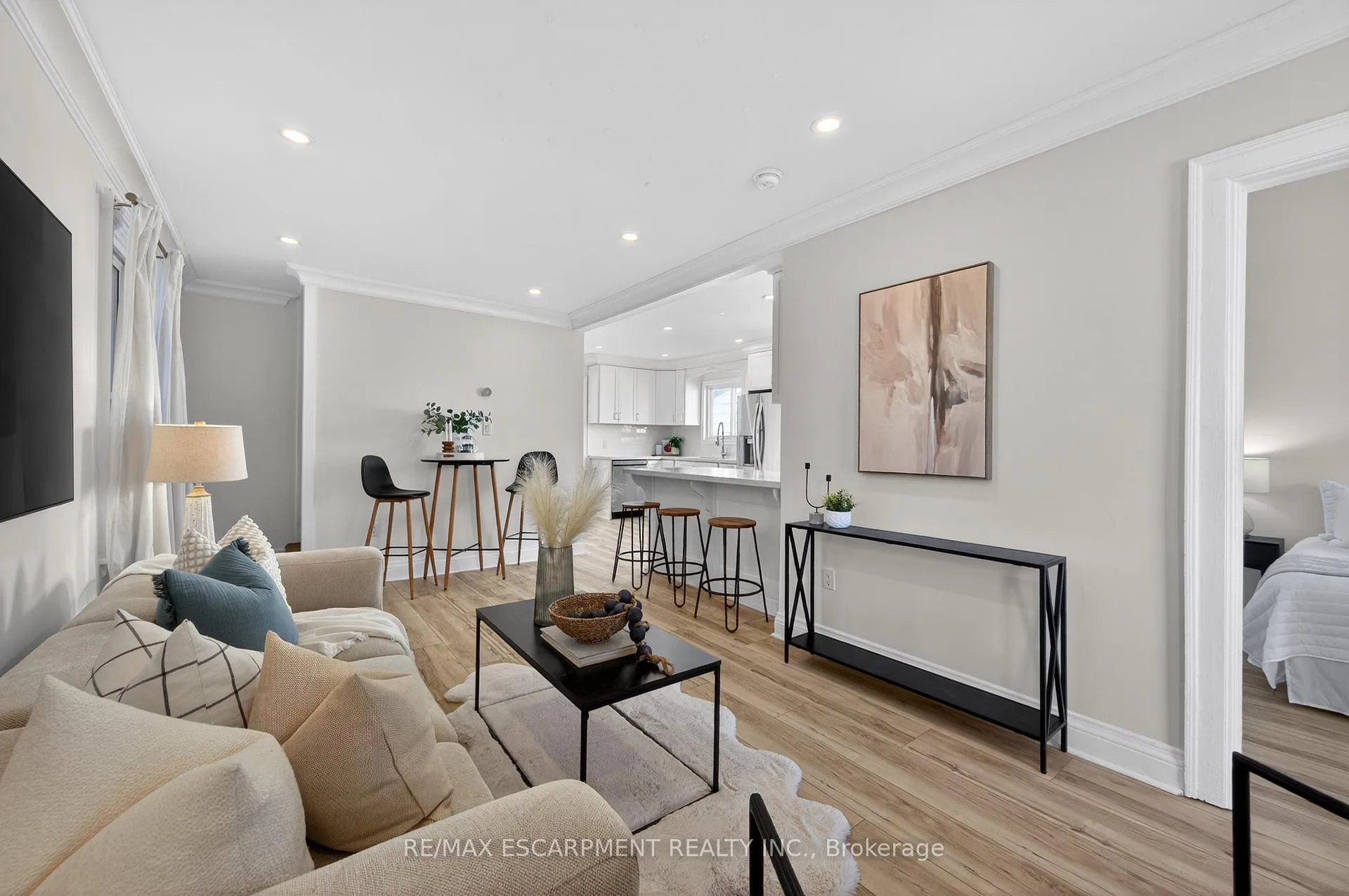 Photo 4 of 8 East 23rd Street, Hamilton, Eastmount — HOMEH