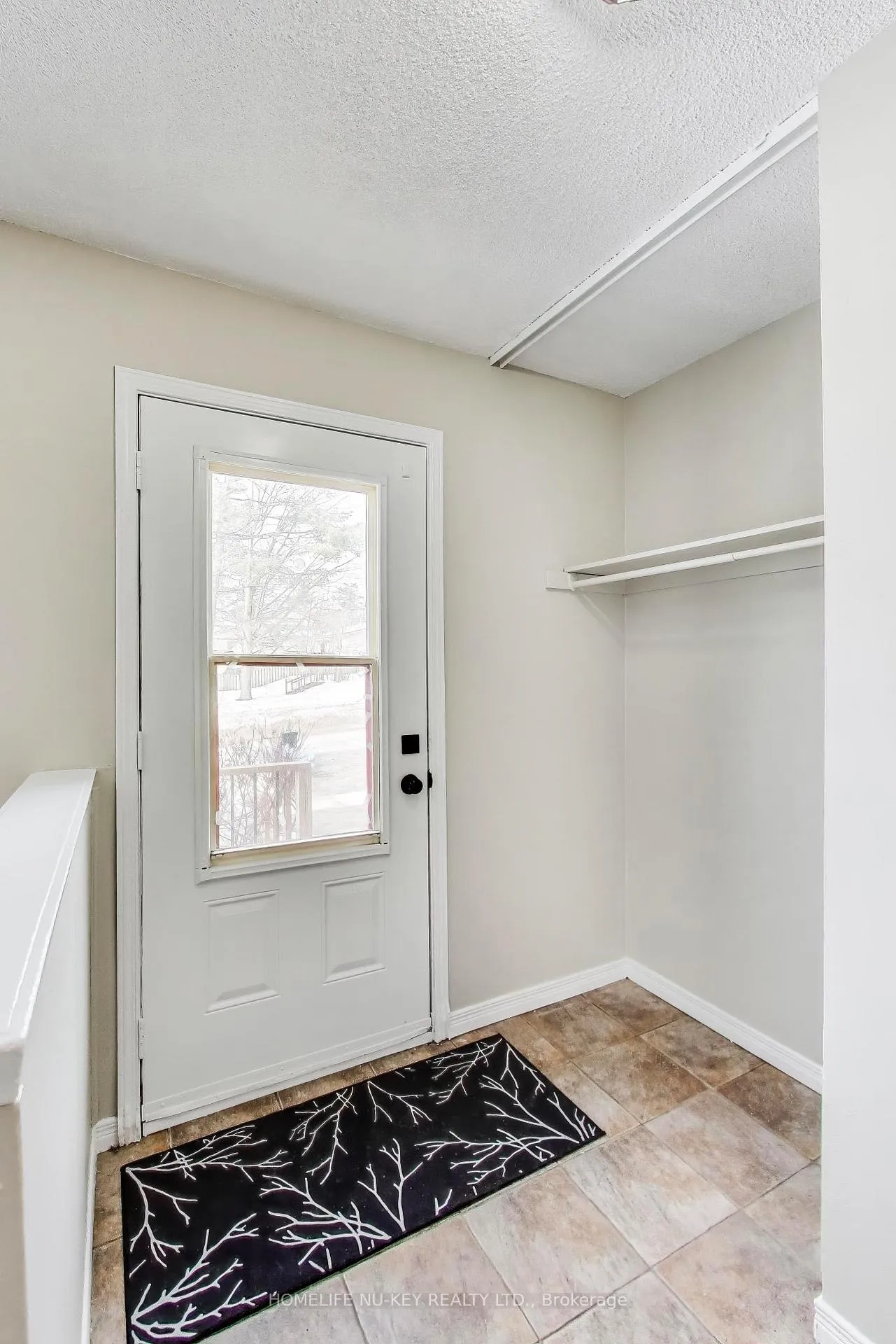 Photo 3 of 77 Frost Trail, Barrie, Letitia Heights — HOMEH