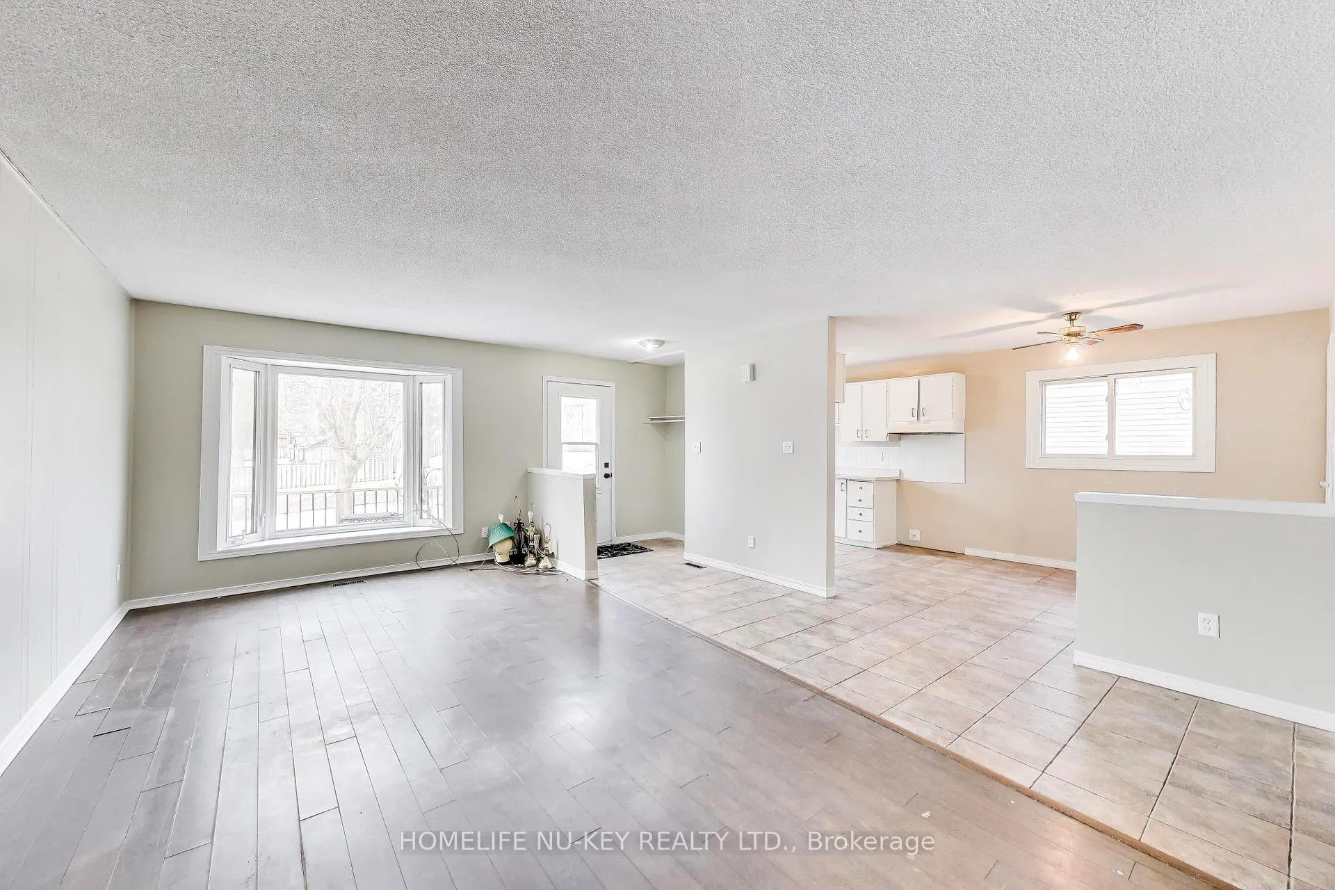 Photo 5 of 77 Frost Trail, Barrie, Letitia Heights — HOMEH