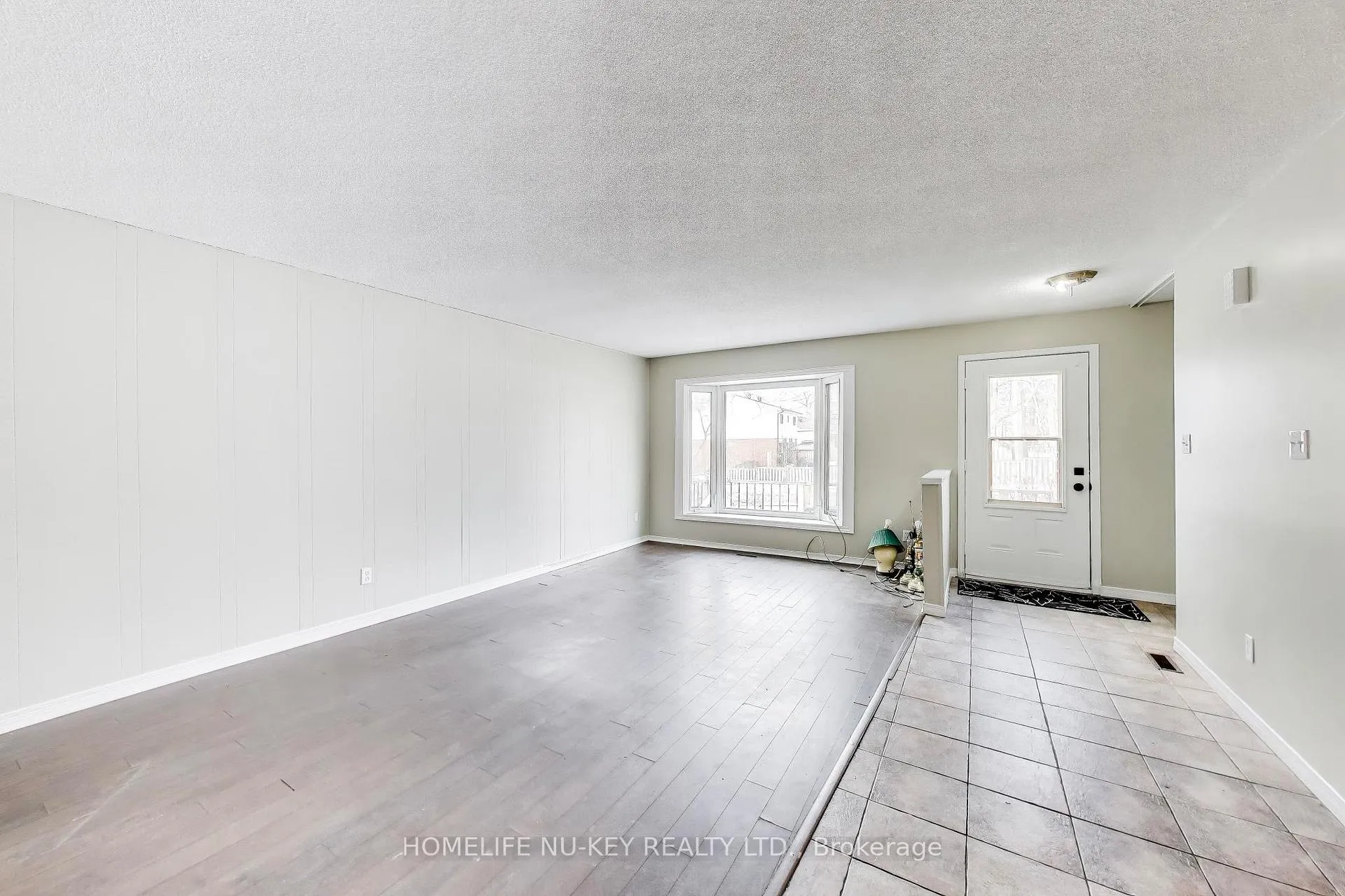 Photo 6 of 77 Frost Trail, Barrie, Letitia Heights — HOMEH