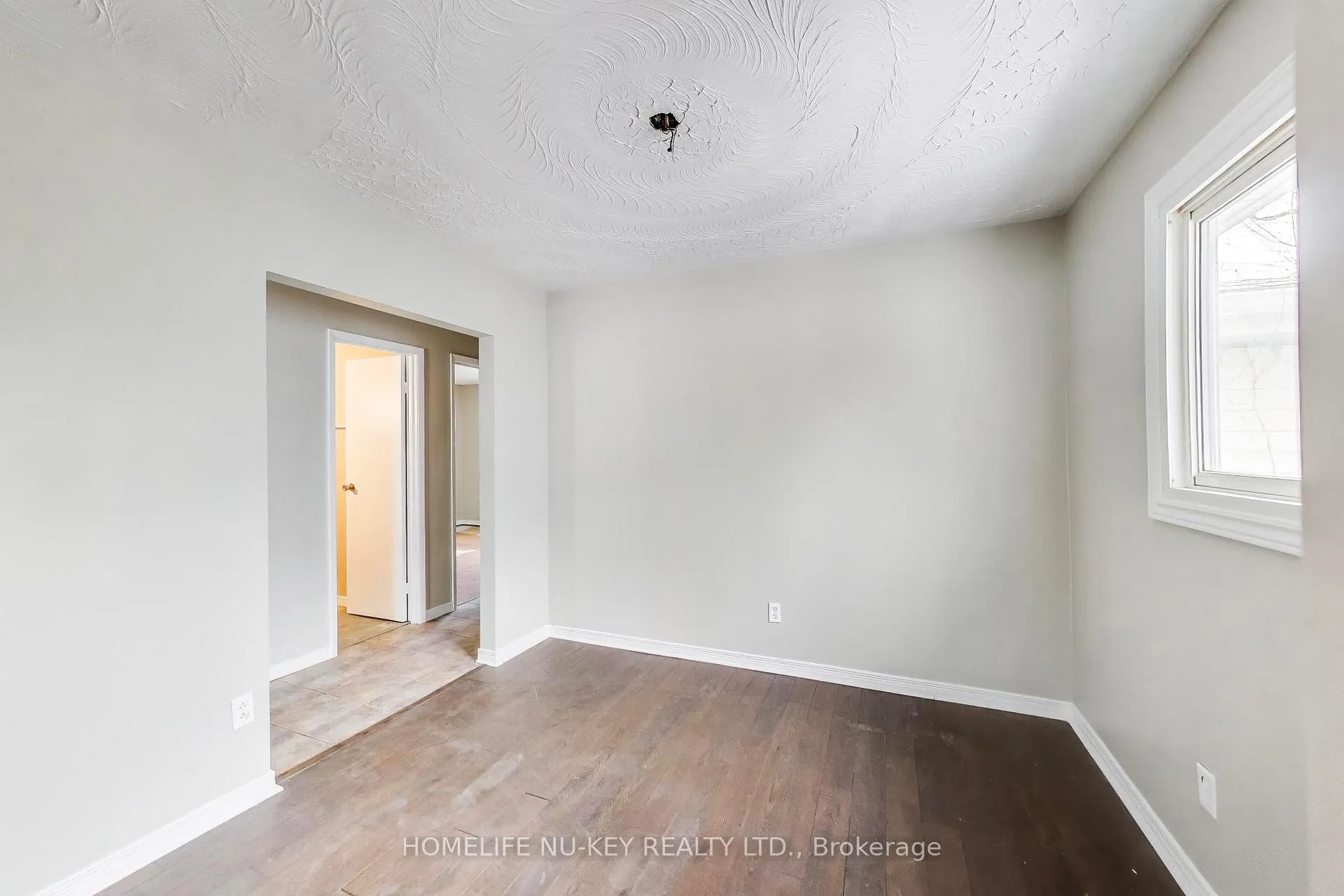 Photo 7 of 77 Frost Trail, Barrie, Letitia Heights — HOMEH