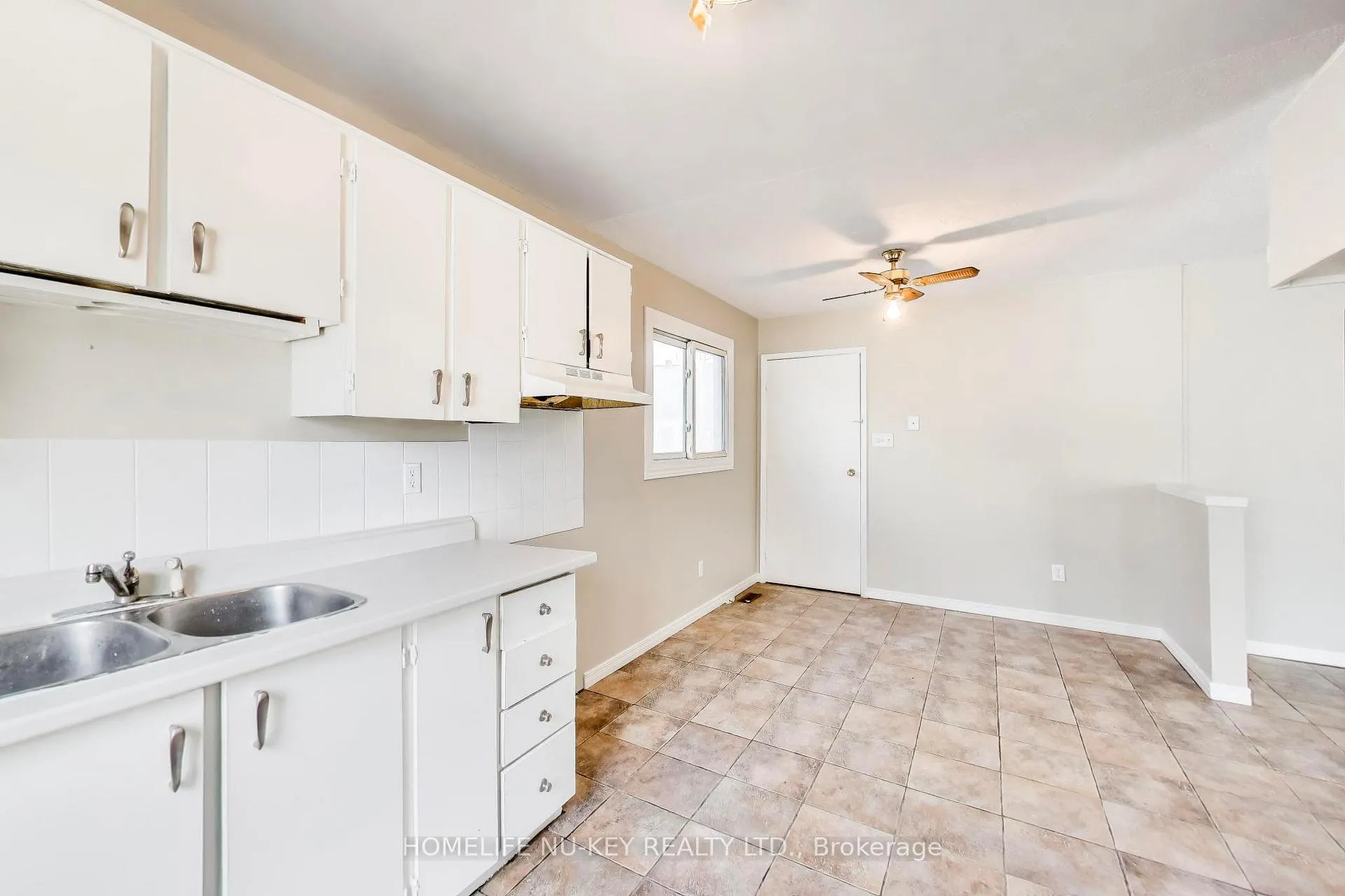 Photo 12 of 77 Frost Trail, Barrie, Letitia Heights — HOMEH