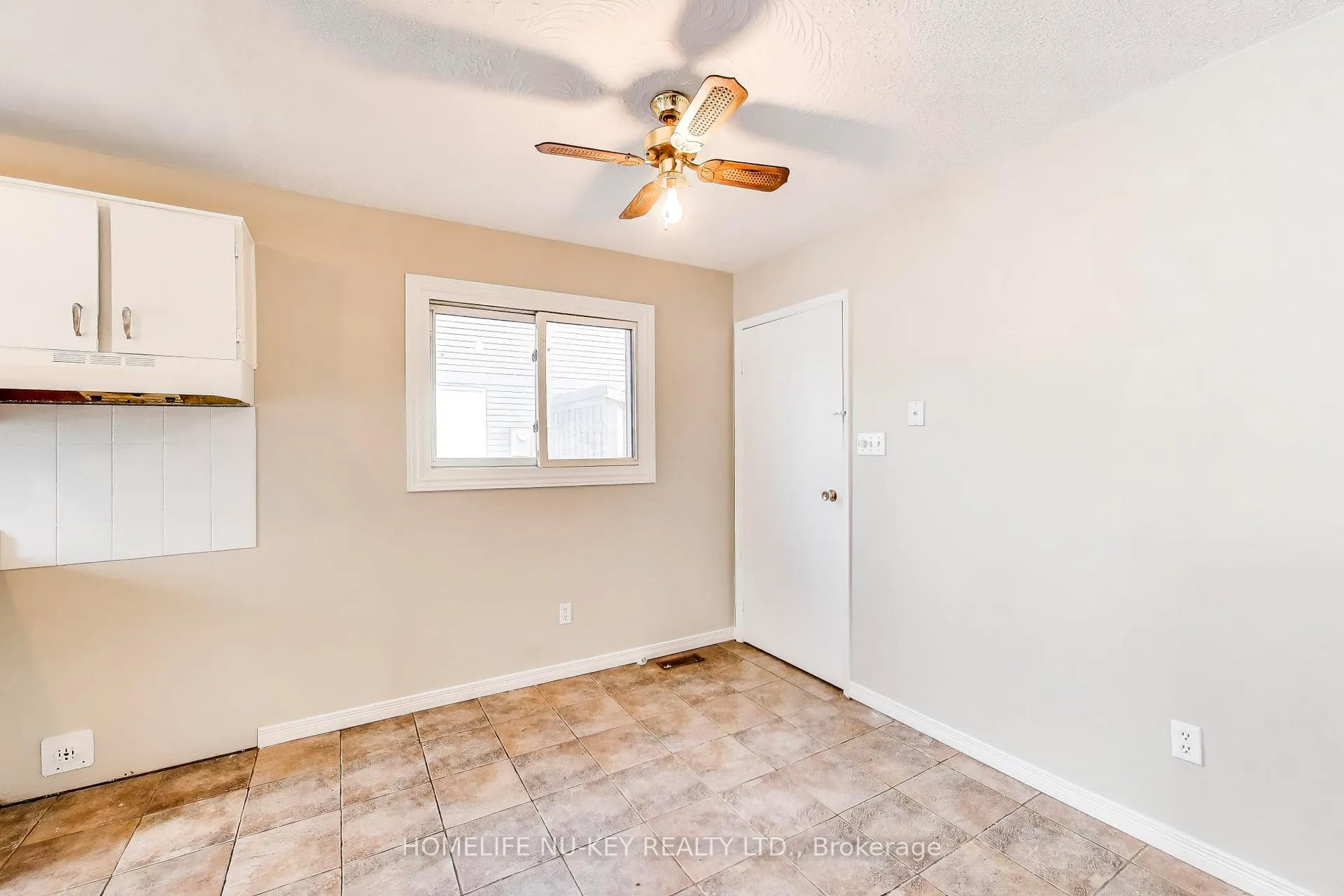 Photo 13 of 77 Frost Trail, Barrie, Letitia Heights — HOMEH