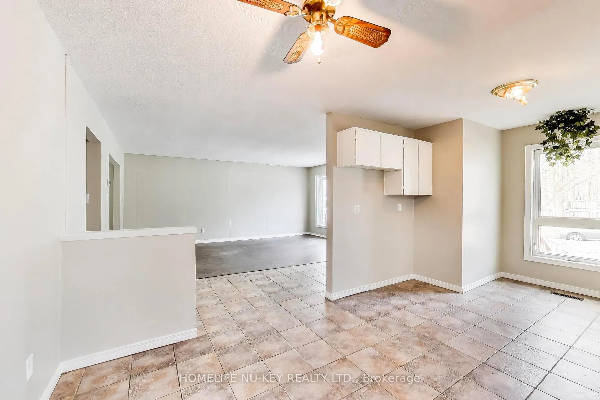 Photo 15 of 77 Frost Trail, Barrie, Letitia Heights — HOMEH
