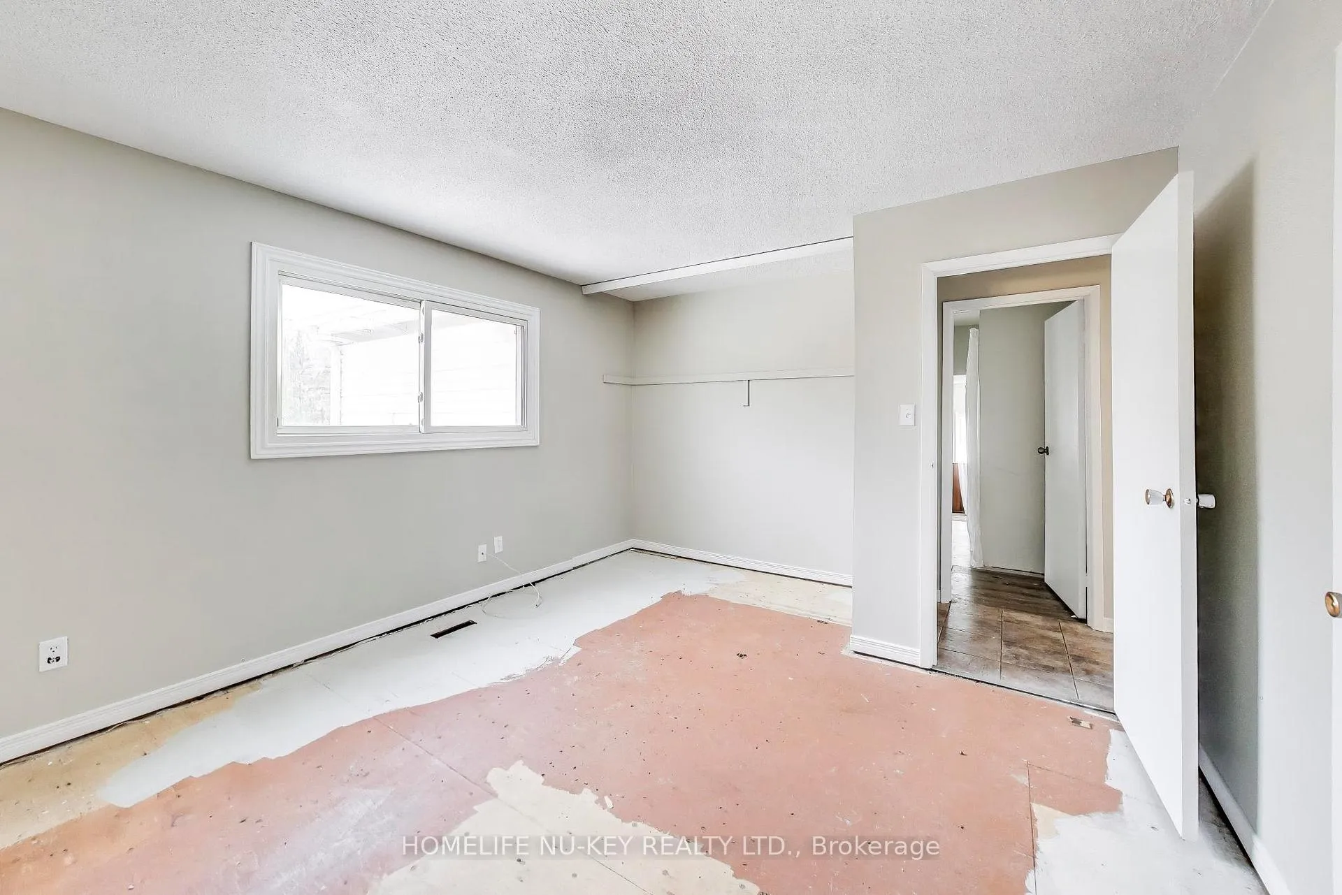 Photo 17 of 77 Frost Trail, Barrie, Letitia Heights — HOMEH