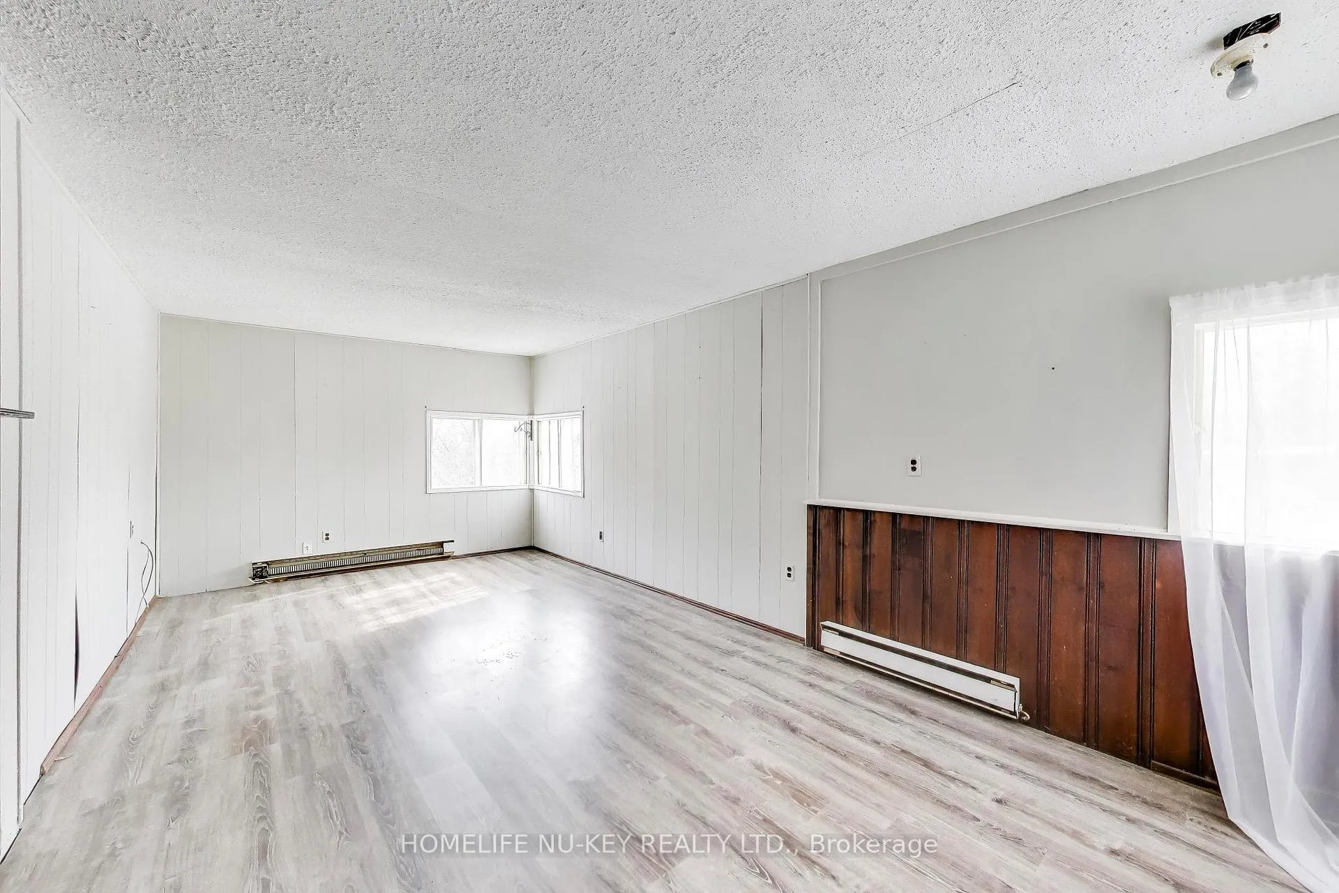 Photo 26 of 77 Frost Trail, Barrie, Letitia Heights — HOMEH