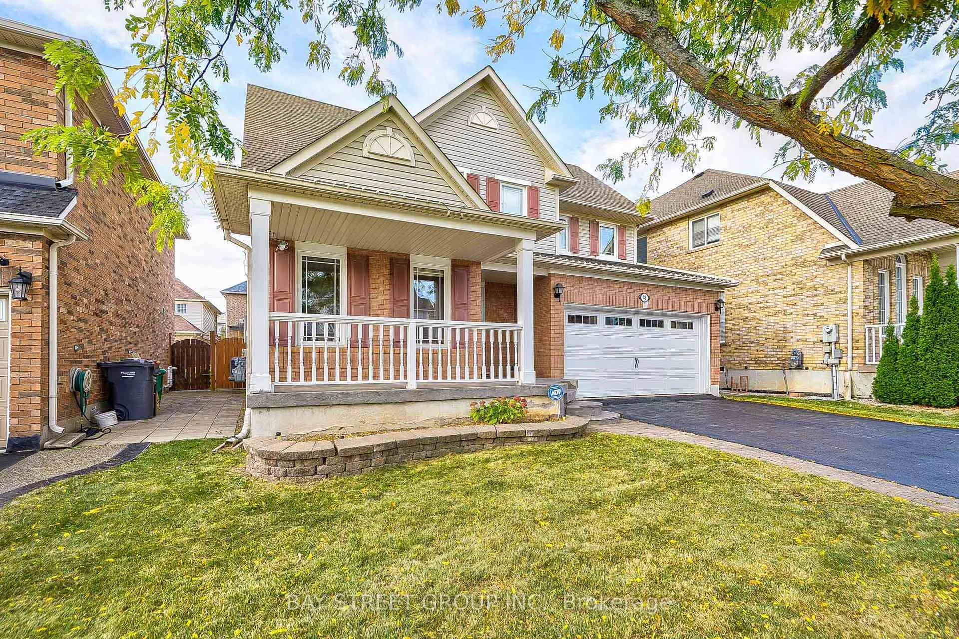 Photo 2 of 18 Leagrove Street, Brampton, Fletcher's Meadow — HOMEH