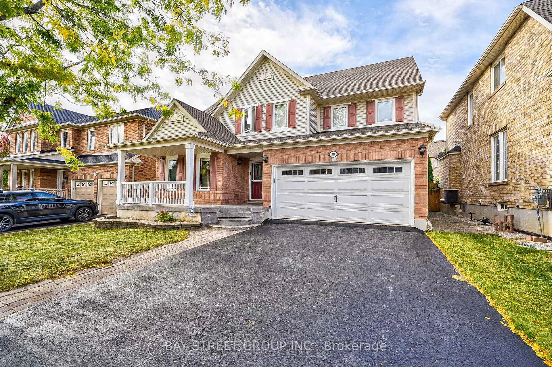 Photo 3 of 18 Leagrove Street, Brampton, Fletcher's Meadow — HOMEH