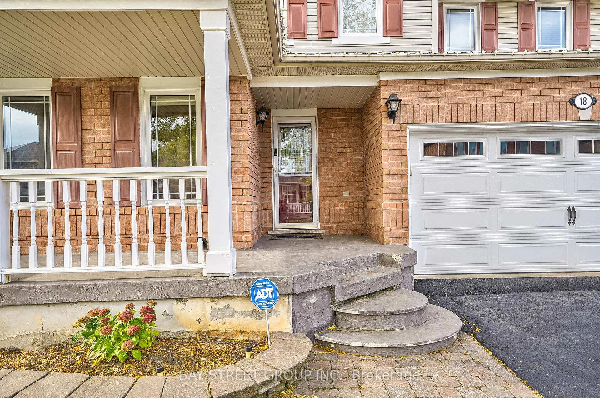 Photo 4 of 18 Leagrove Street, Brampton, Fletcher's Meadow — HOMEH
