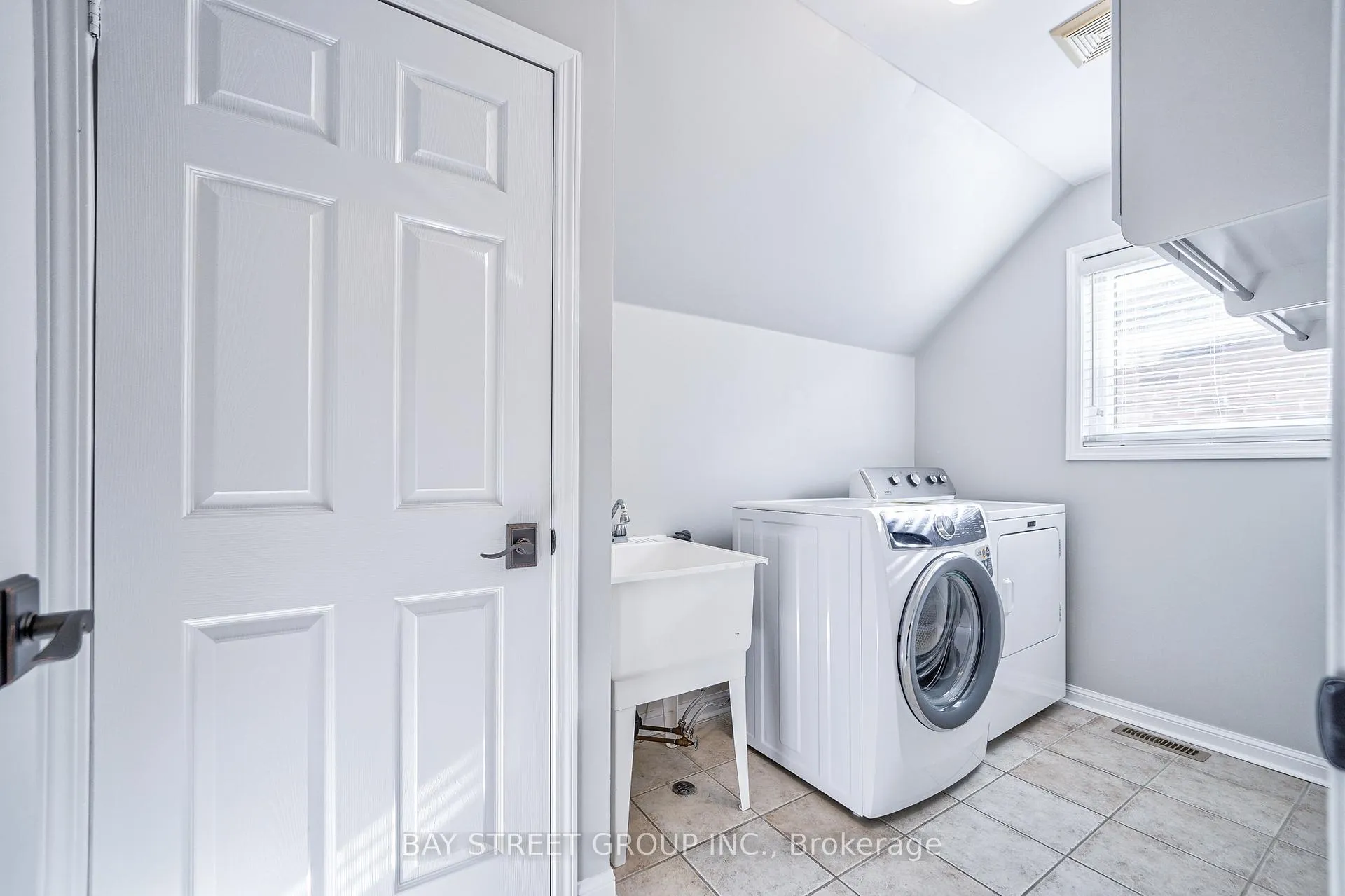 Photo 27 of 18 Leagrove Street, Brampton, Fletcher's Meadow — HOMEH