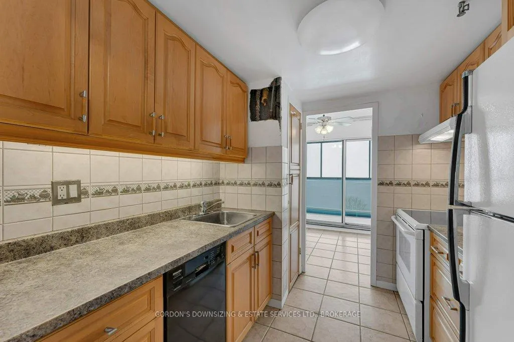 Photo 4 of Unit 1003, 2 Mowat Avenue, Kingston, Central City West — HOMEH