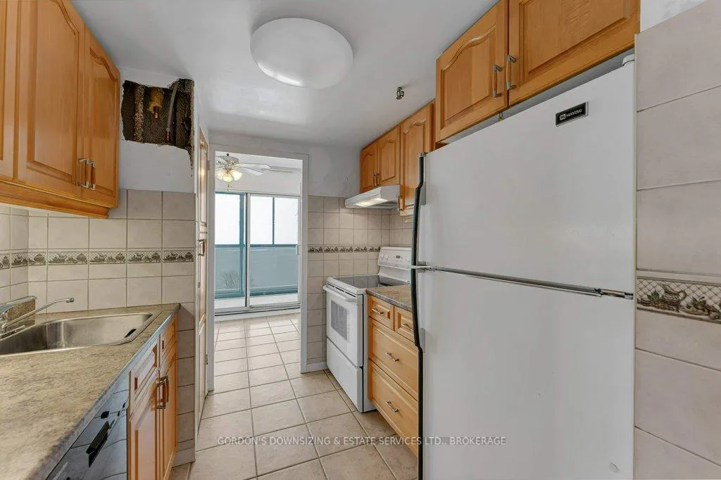 Photo 5 of Unit 1003, 2 Mowat Avenue, Kingston, Central City West — HOMEH