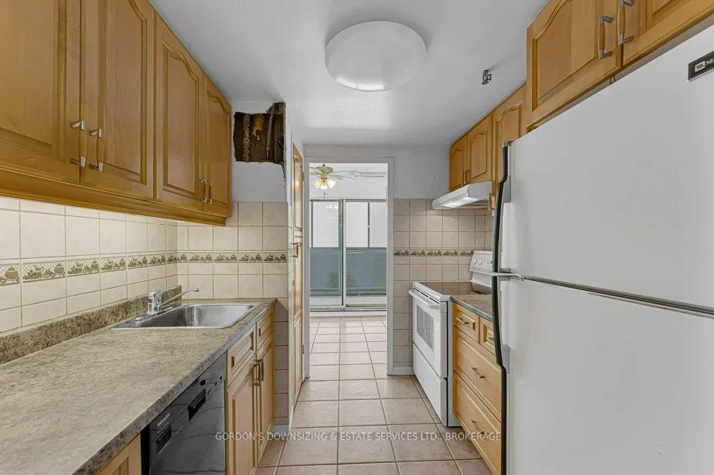 Photo 6 of Unit 1003, 2 Mowat Avenue, Kingston, Central City West — HOMEH