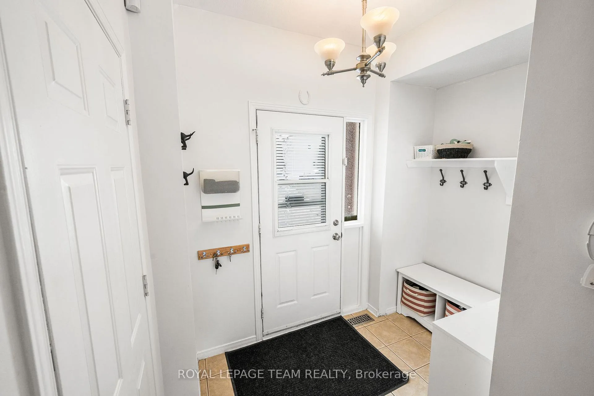 Photo 2 of 211 Longshire Circle, Ottawa, Barrhaven - Longfields — HOMEH