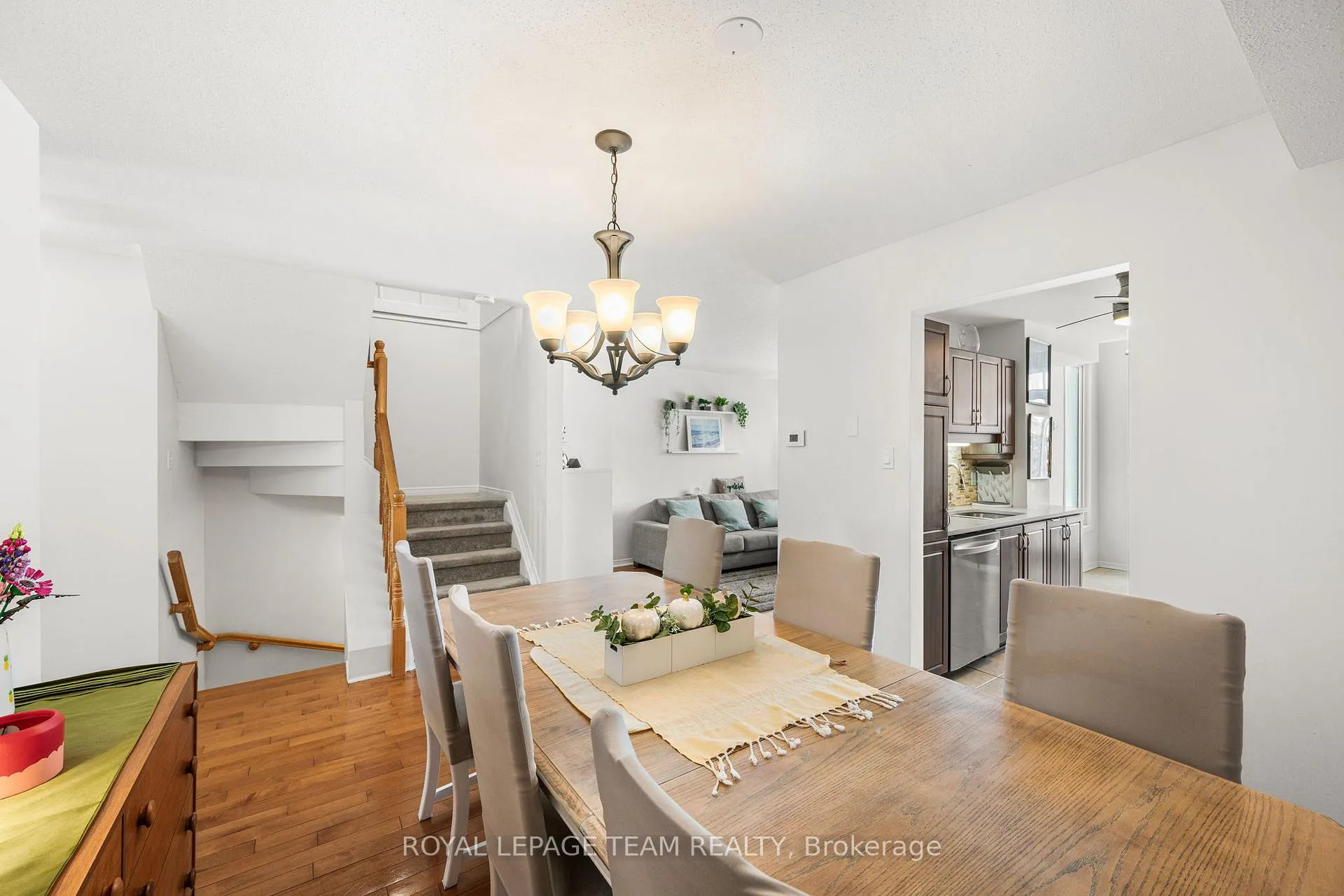 Photo 8 of 211 Longshire Circle, Ottawa, Barrhaven - Longfields — HOMEH