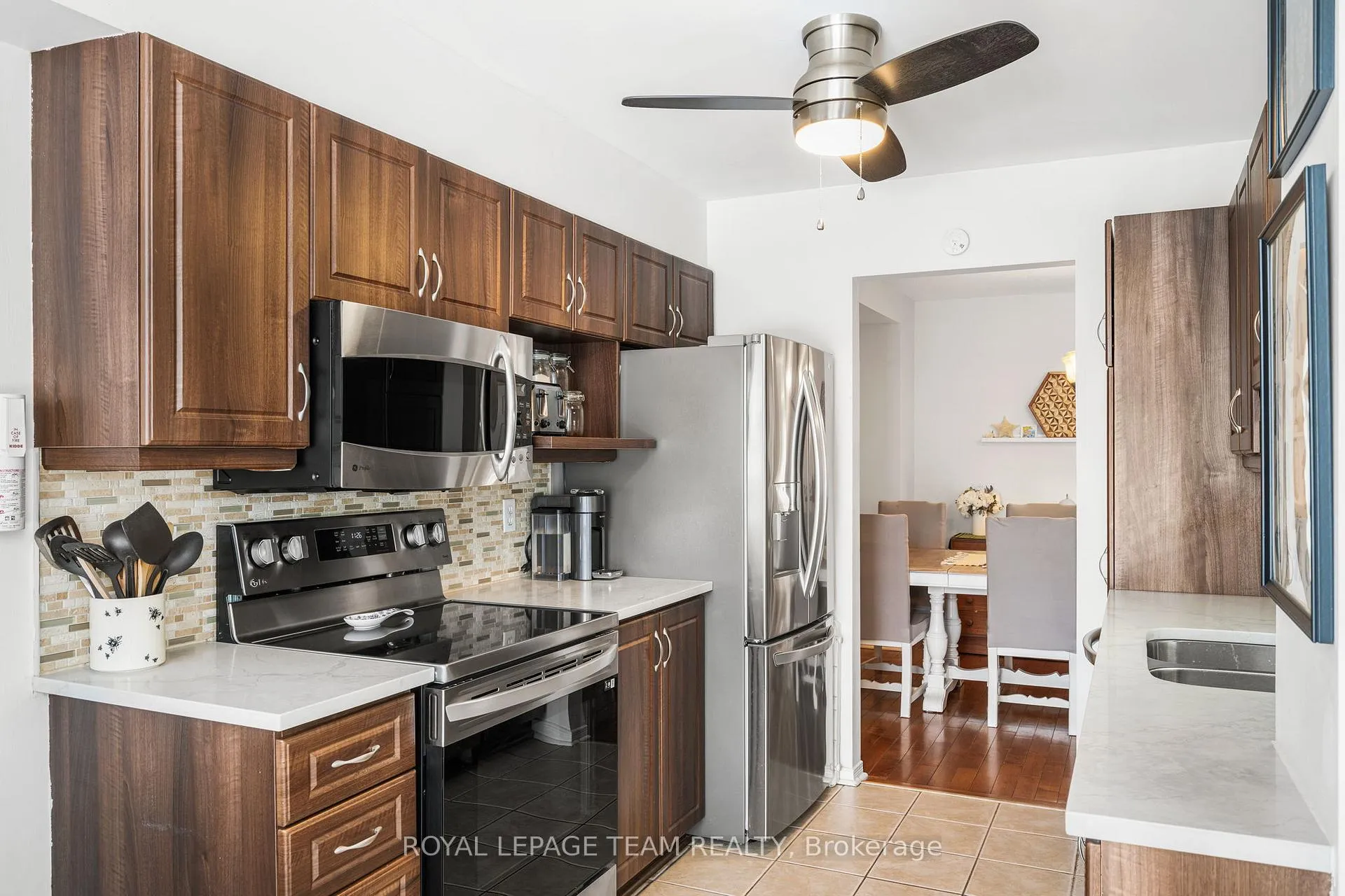 Photo 9 of 211 Longshire Circle, Ottawa, Barrhaven - Longfields — HOMEH