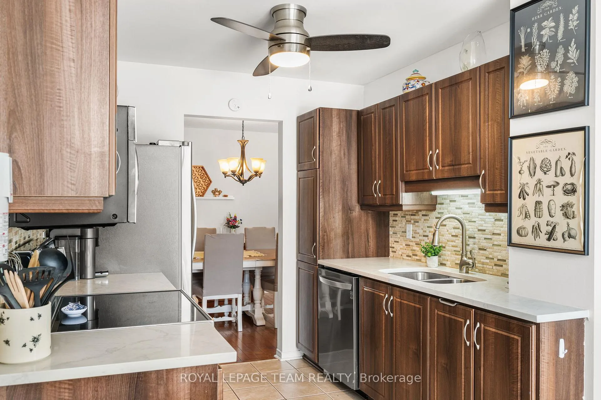 Photo 10 of 211 Longshire Circle, Ottawa, Barrhaven - Longfields — HOMEH