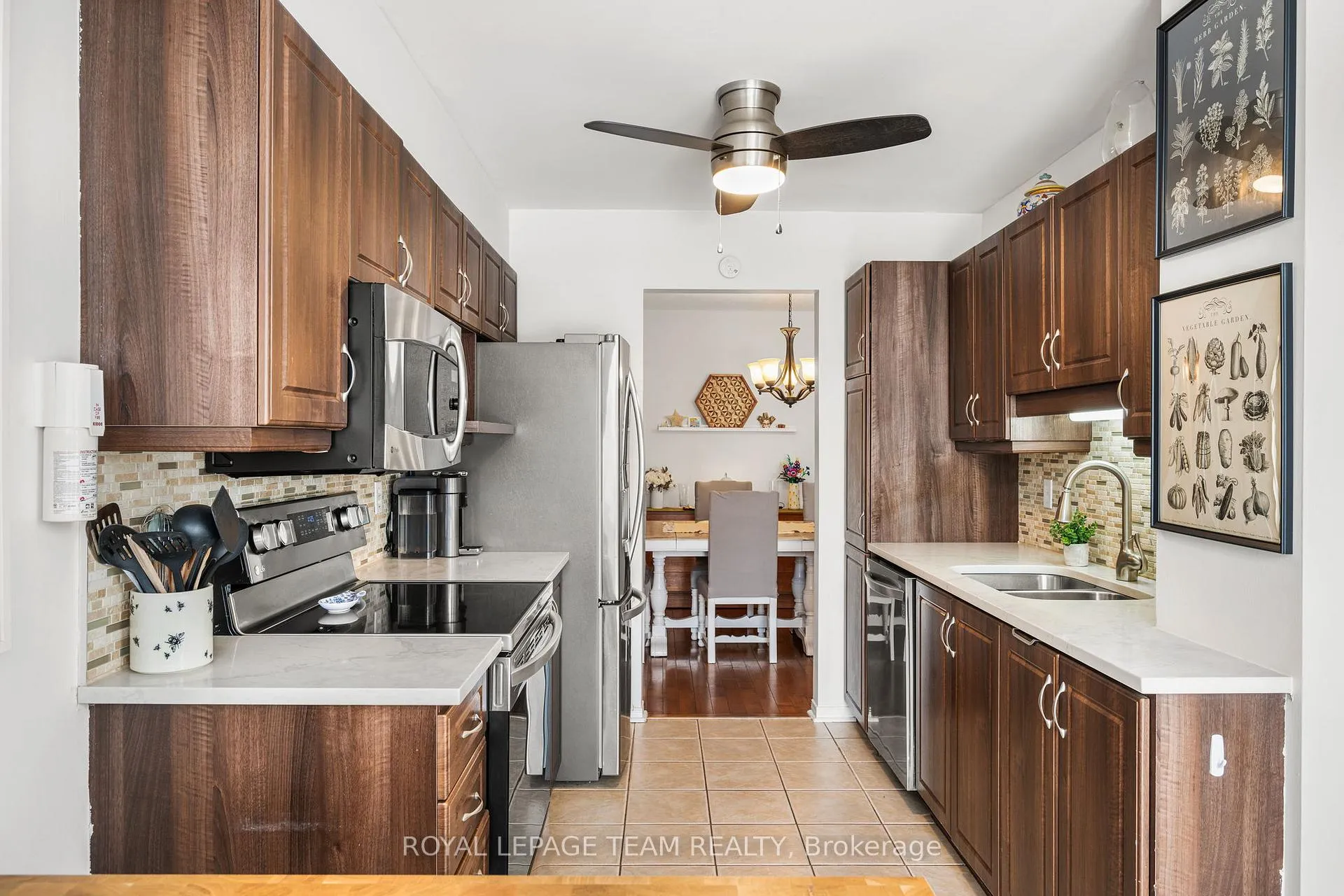 Photo 11 of 211 Longshire Circle, Ottawa, Barrhaven - Longfields — HOMEH