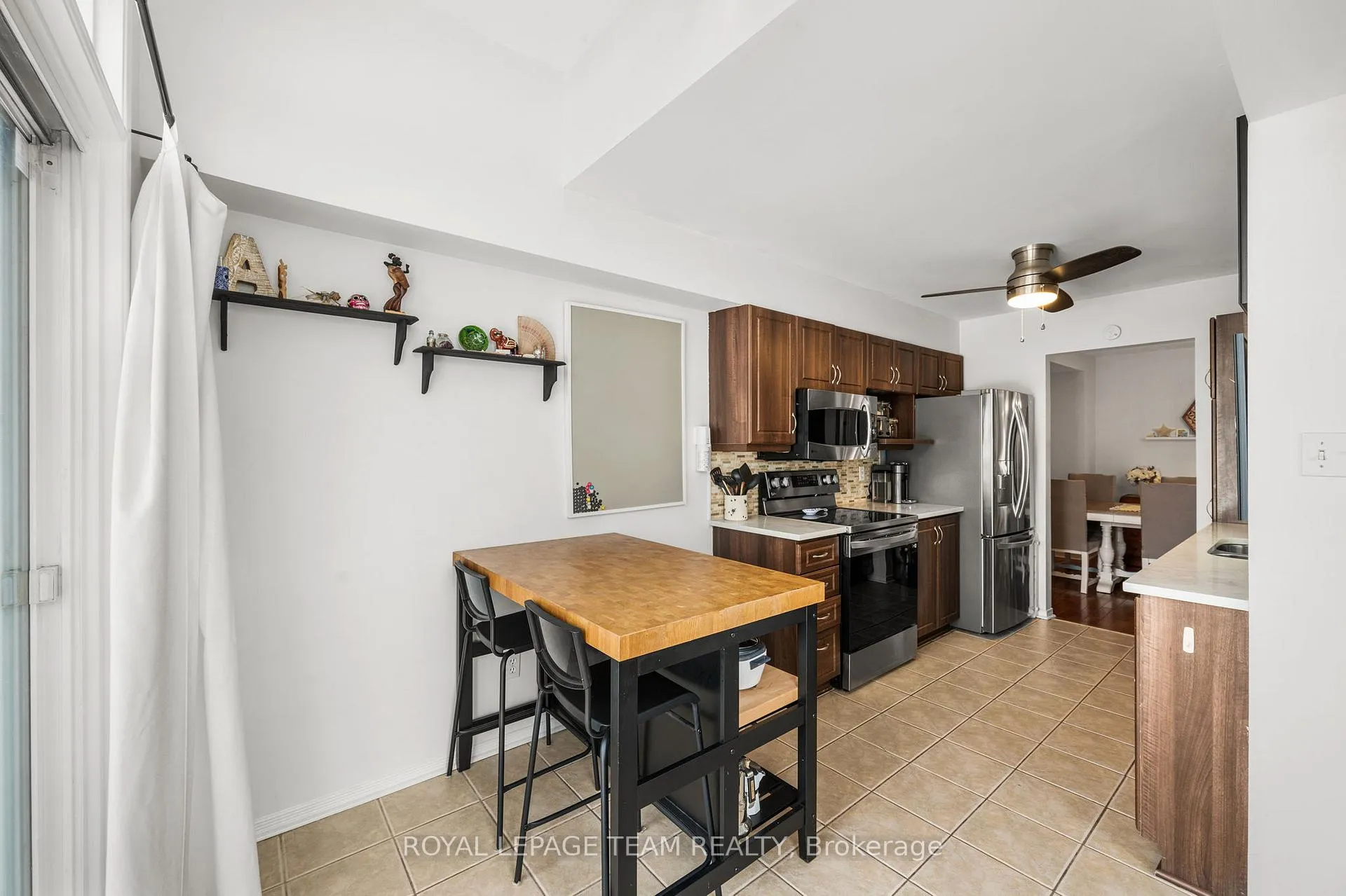 Photo 12 of 211 Longshire Circle, Ottawa, Barrhaven - Longfields — HOMEH
