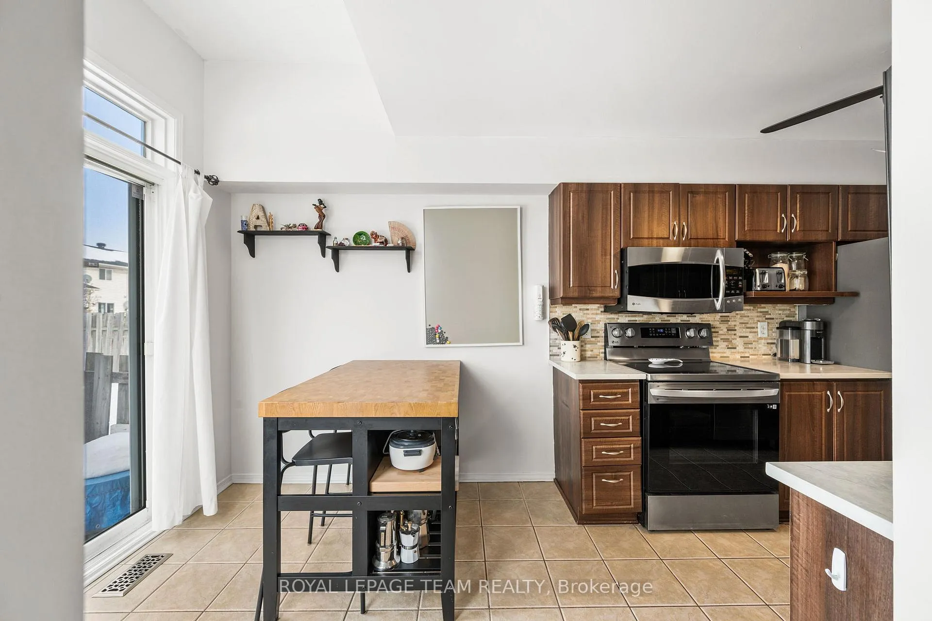 Photo 13 of 211 Longshire Circle, Ottawa, Barrhaven - Longfields — HOMEH