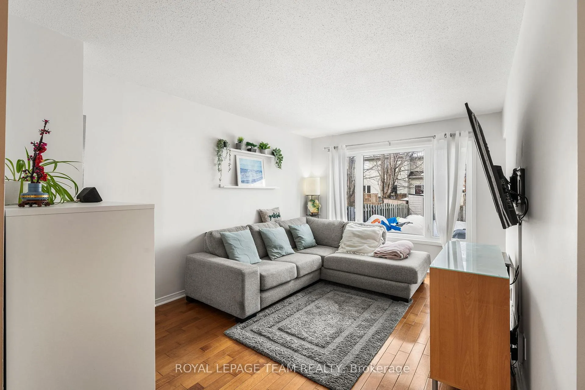 Photo 17 of 211 Longshire Circle, Ottawa, Barrhaven - Longfields — HOMEH
