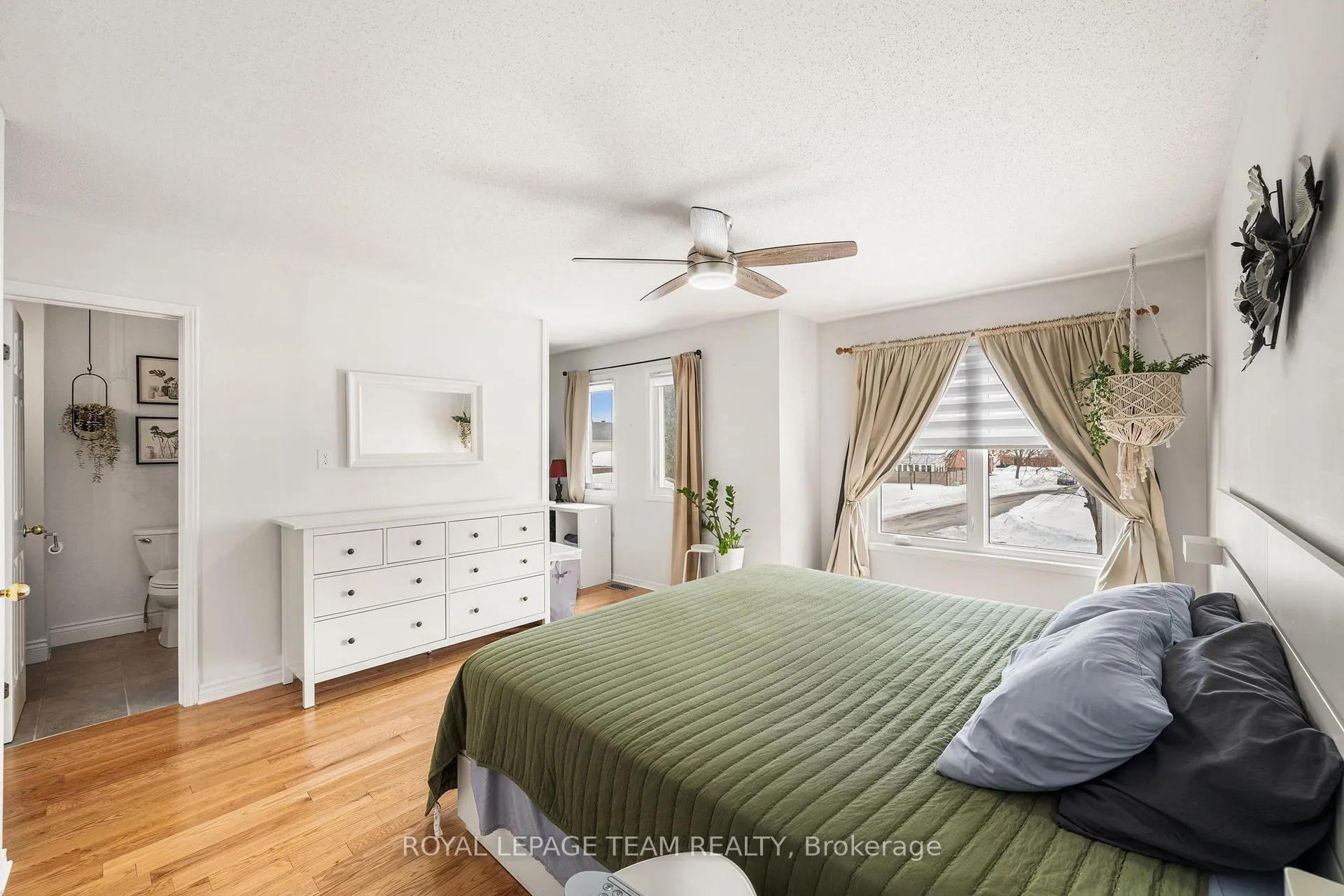 Photo 19 of 211 Longshire Circle, Ottawa, Barrhaven - Longfields — HOMEH