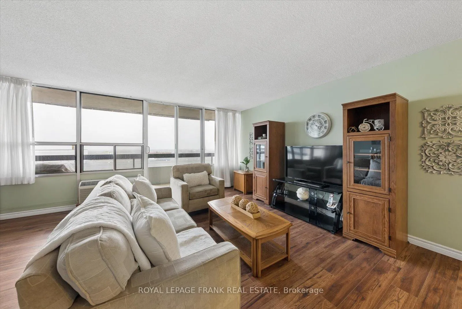 Photo 9 of Unit 915, 55 William Street E, Oshawa, O'Neill — HOMEH
