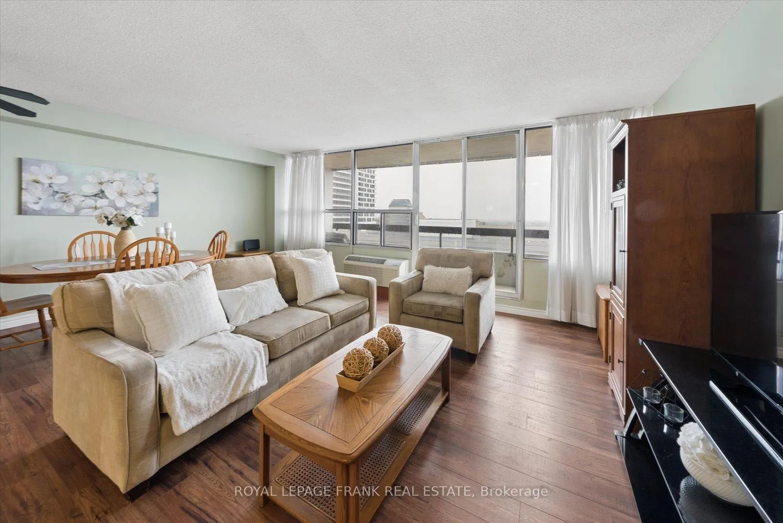 Photo 10 of Unit 915, 55 William Street E, Oshawa, O'Neill — HOMEH