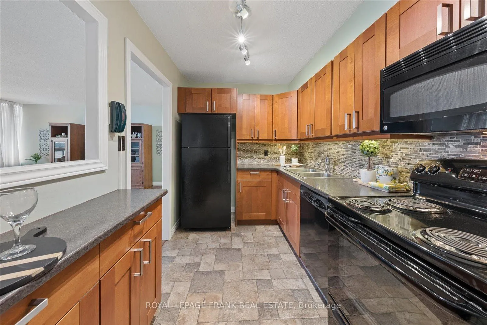 Photo 17 of Unit 915, 55 William Street E, Oshawa, O'Neill — HOMEH