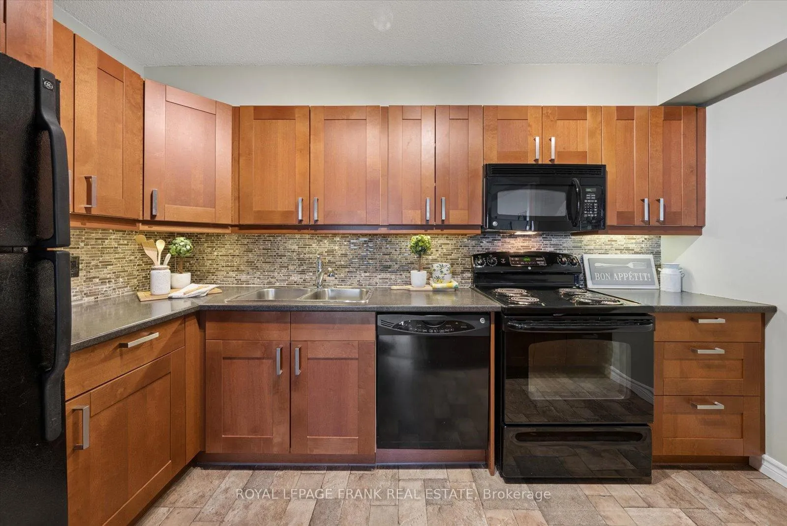 Photo 18 of Unit 915, 55 William Street E, Oshawa, O'Neill — HOMEH