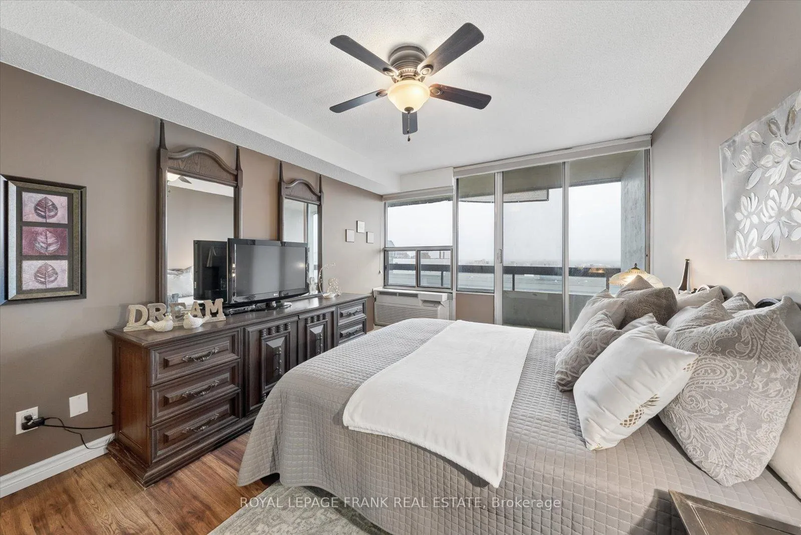 Photo 21 of Unit 915, 55 William Street E, Oshawa, O'Neill — HOMEH