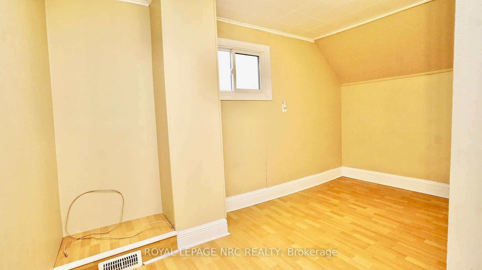 Photo 20 of 72 Garner Avenue, Welland, Welland Downtown — HOMEH