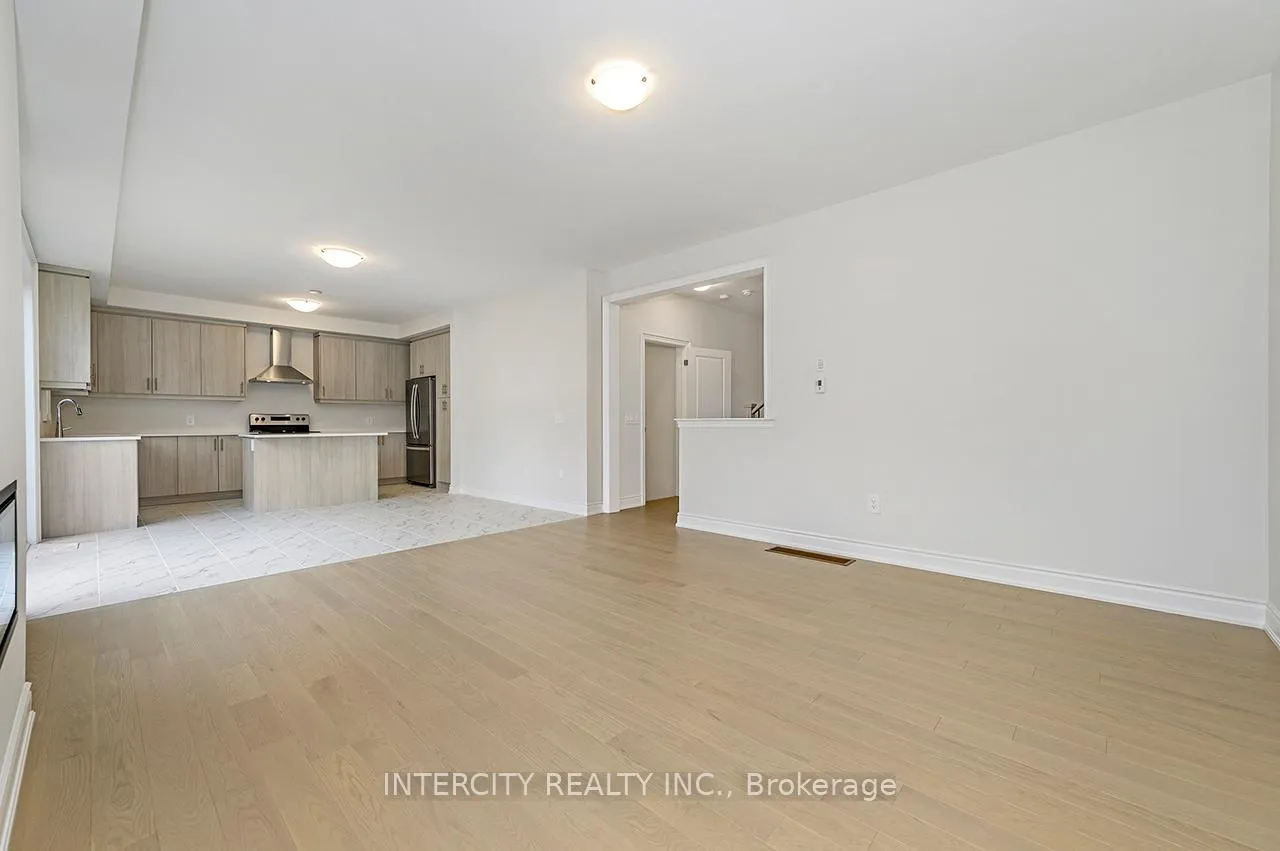 Photo 15 of 51 Bostock Drive, Georgina, Keswick South — HOMEH