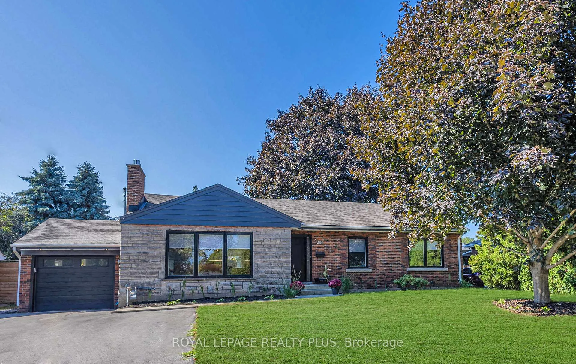 Front of 884 Eagle Drive