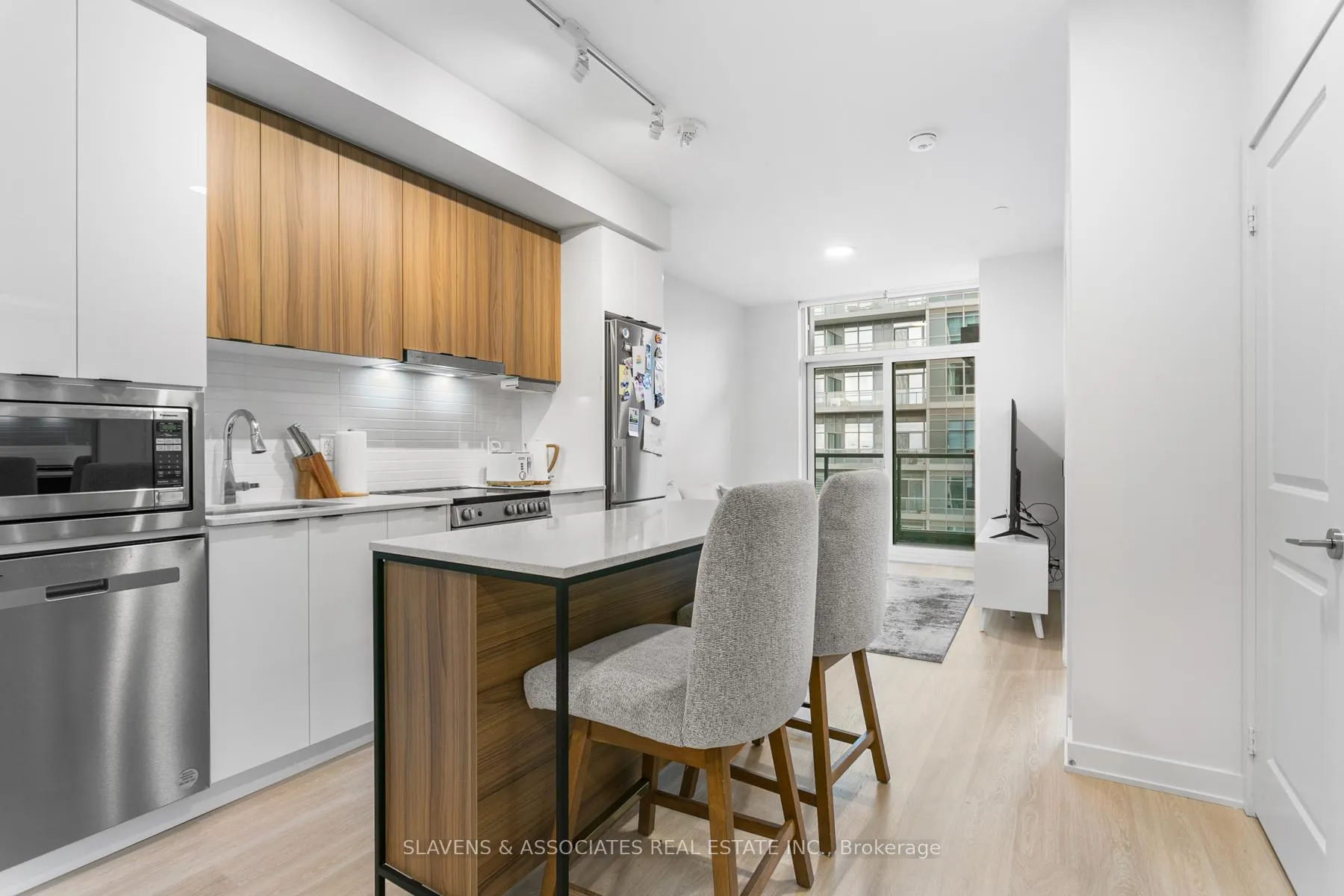 Photo 9 of Unit A719, 30 Upper Mall Way, Vaughan, Brownridge — HOMEH