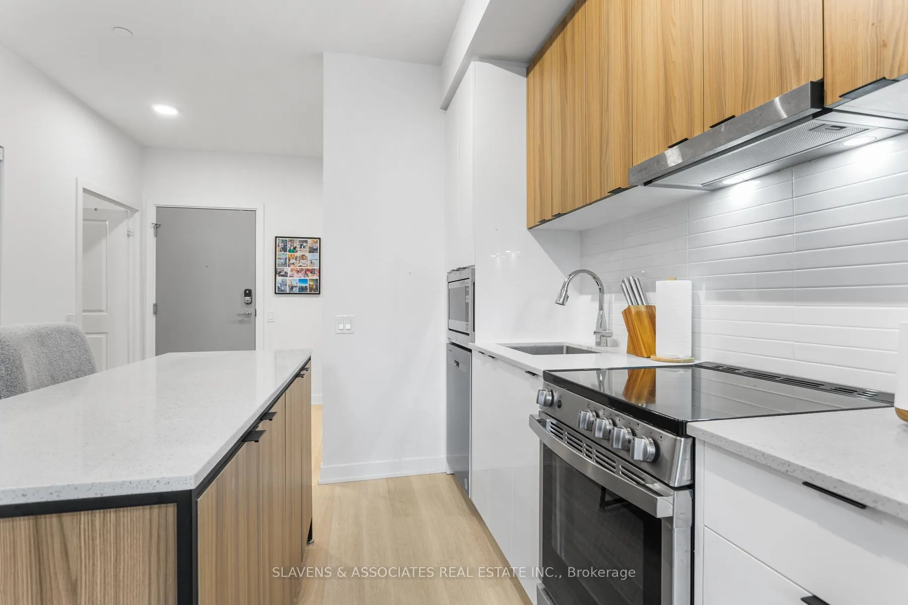 Photo 12 of Unit A719, 30 Upper Mall Way, Vaughan, Brownridge — HOMEH