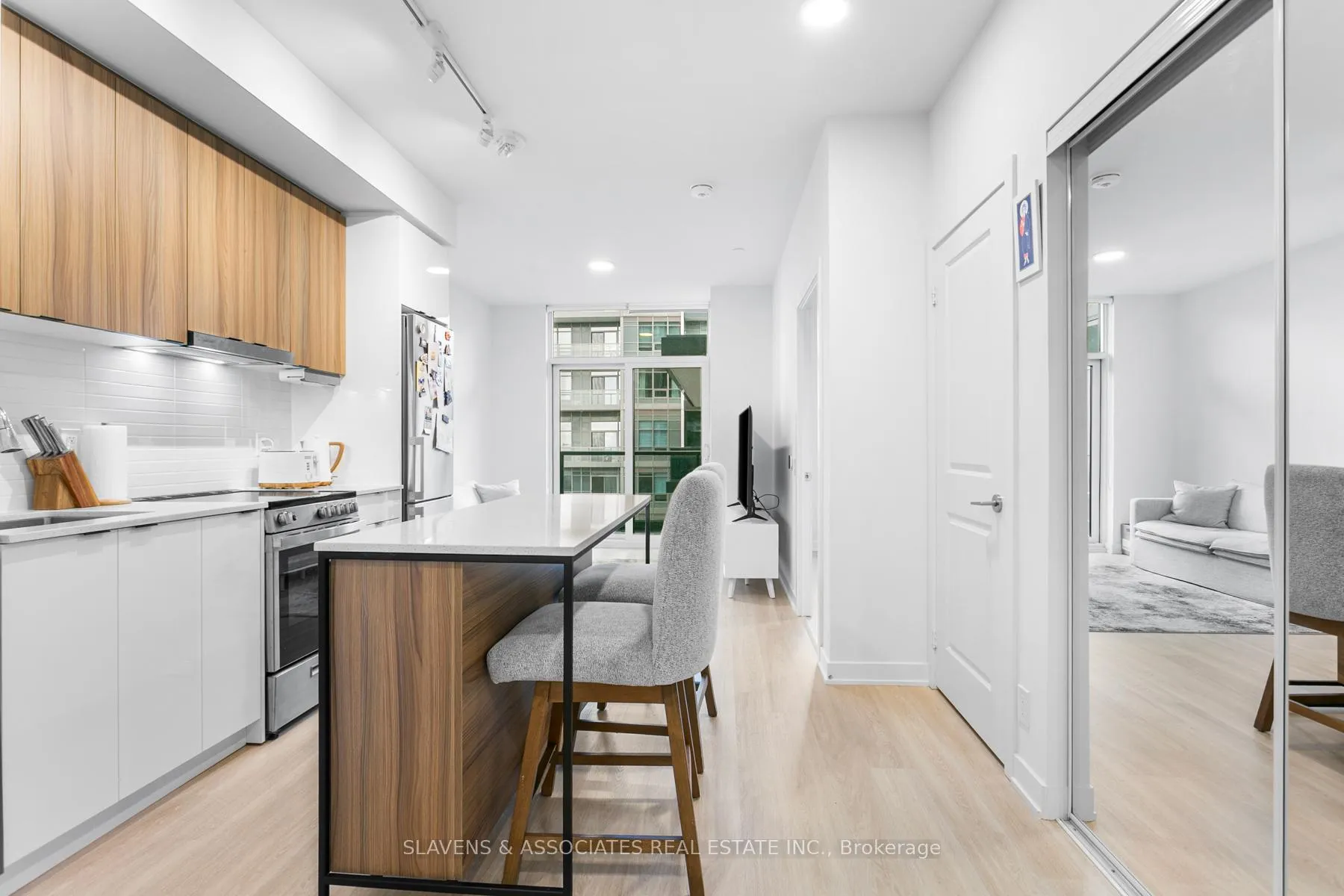 Photo 13 of Unit A719, 30 Upper Mall Way, Vaughan, Brownridge — HOMEH