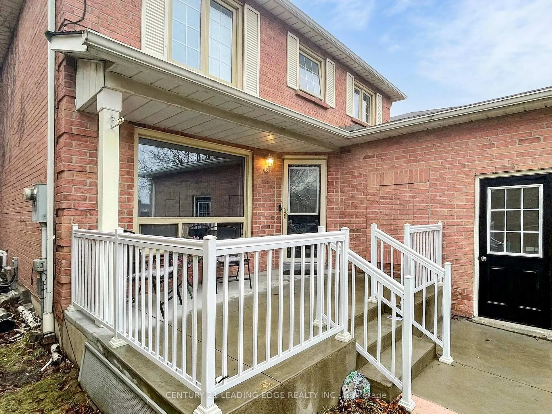 Photo 4 of 176 Large Crescent, Ajax, Central West — HOMEH