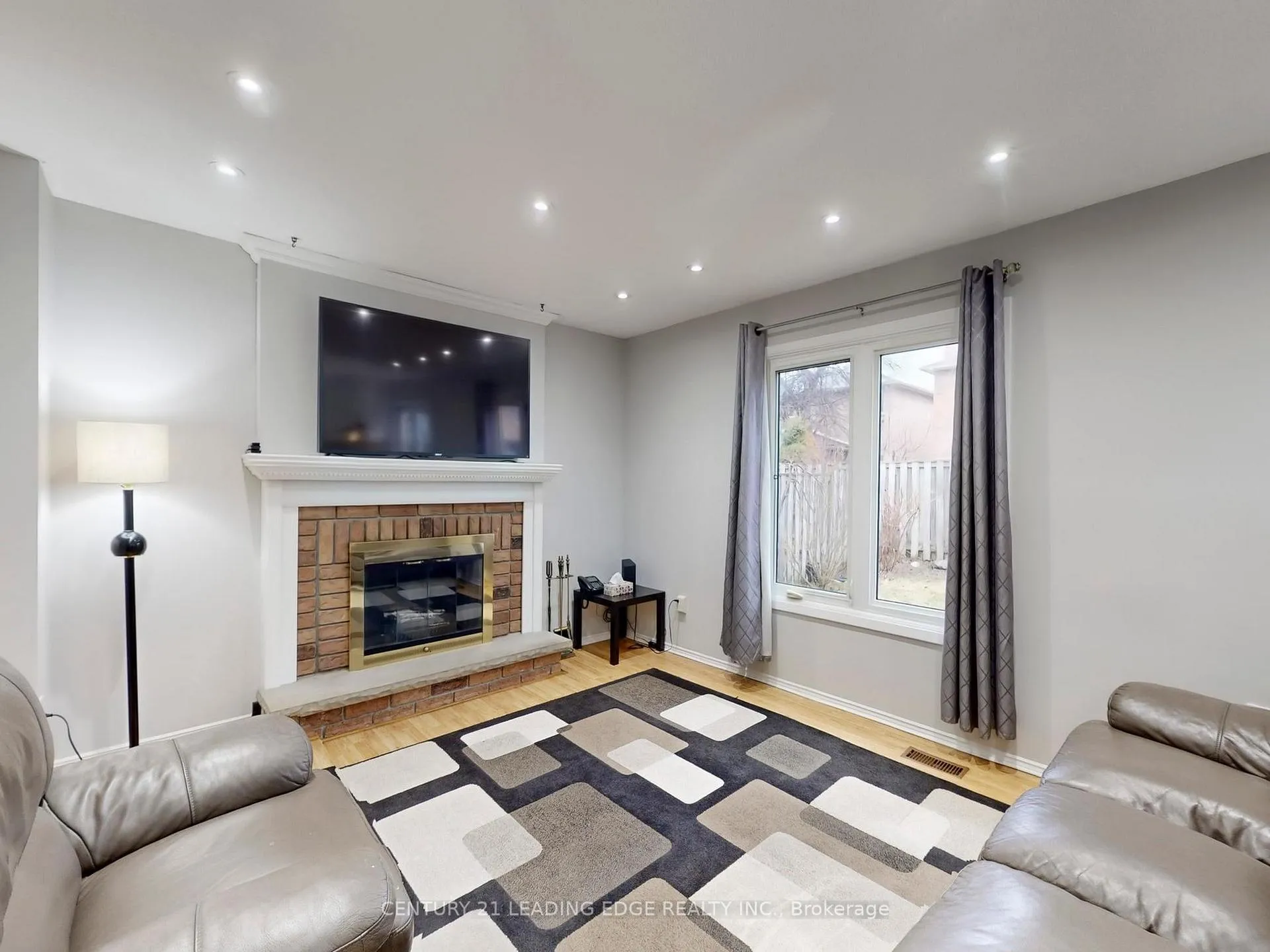Photo 8 of 176 Large Crescent, Ajax, Central West — HOMEH