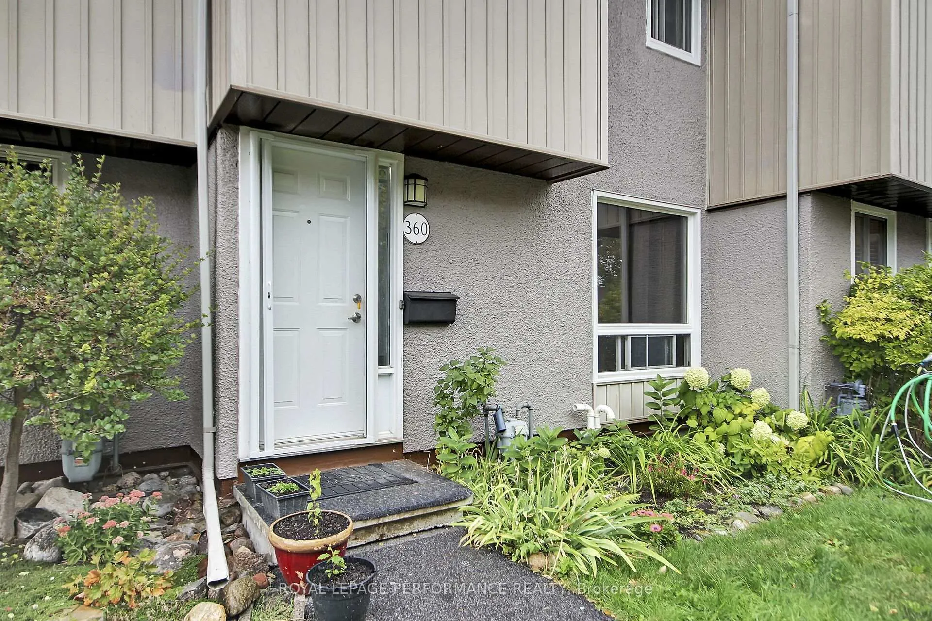Photo 3 of 360 Woodfield Drive, Ottawa, Tanglewood — HOMEH