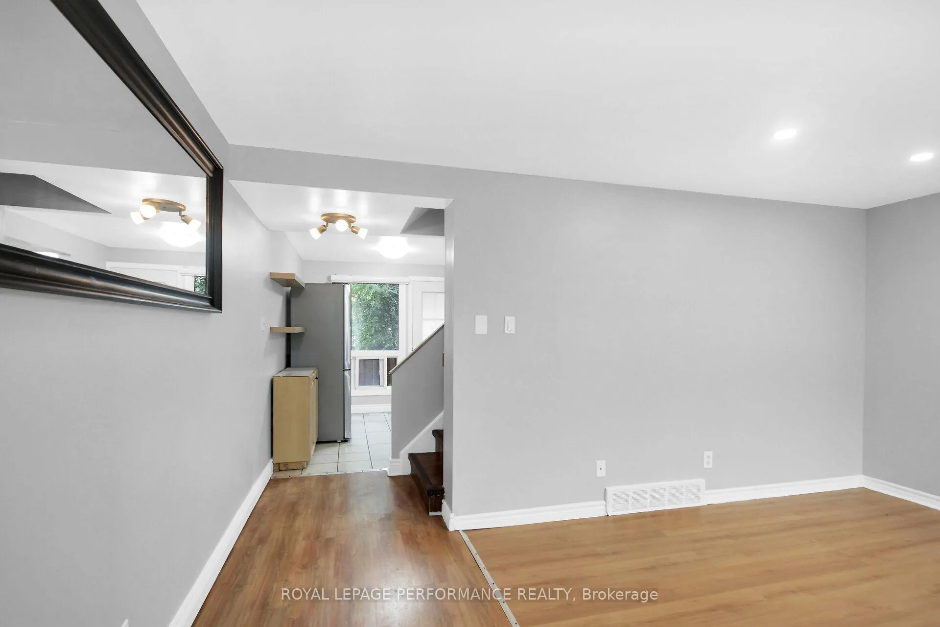 Photo 4 of 360 Woodfield Drive, Ottawa, Tanglewood — HOMEH