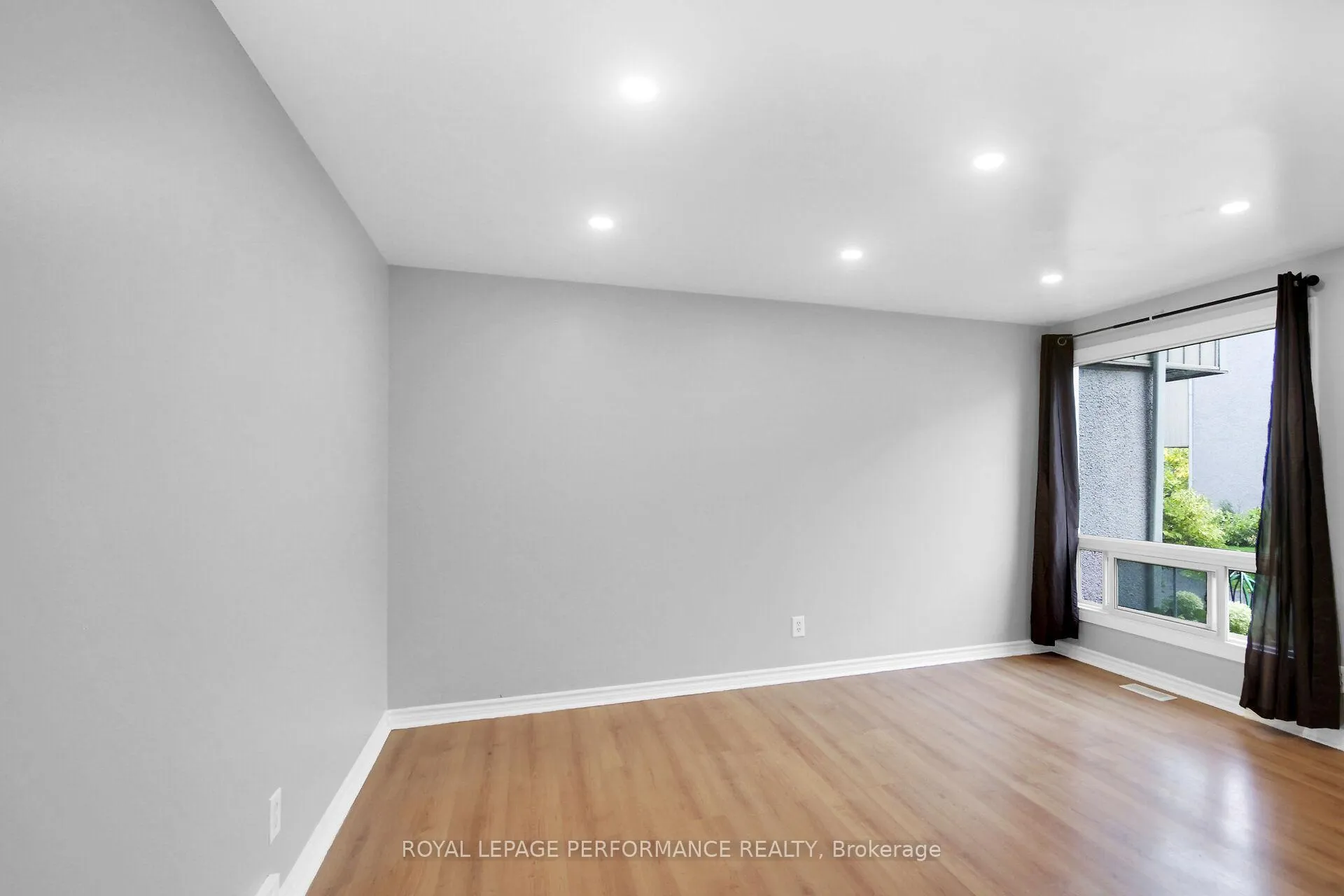 Photo 6 of 360 Woodfield Drive, Ottawa, Tanglewood — HOMEH