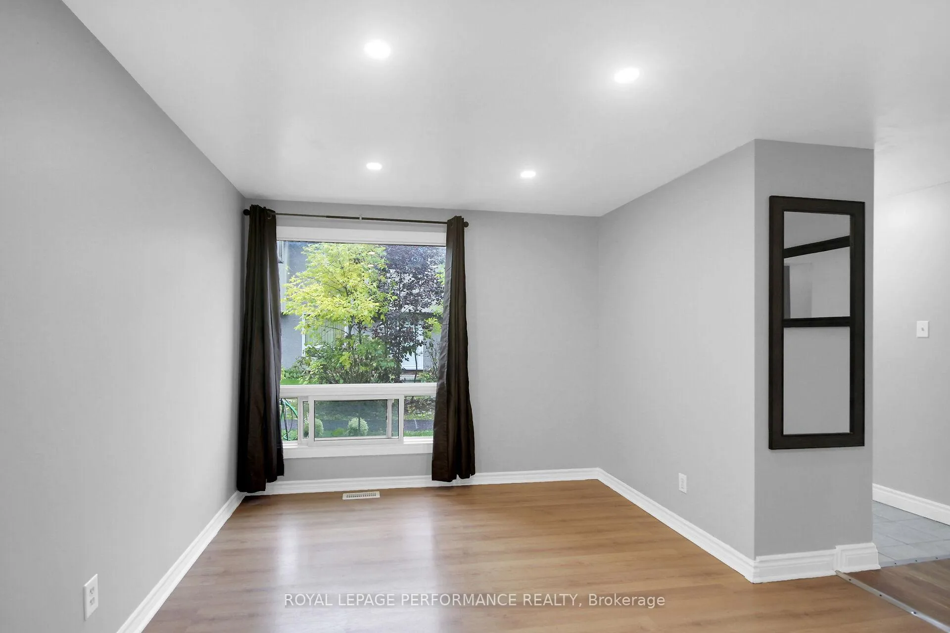Photo 7 of 360 Woodfield Drive, Ottawa, Tanglewood — HOMEH