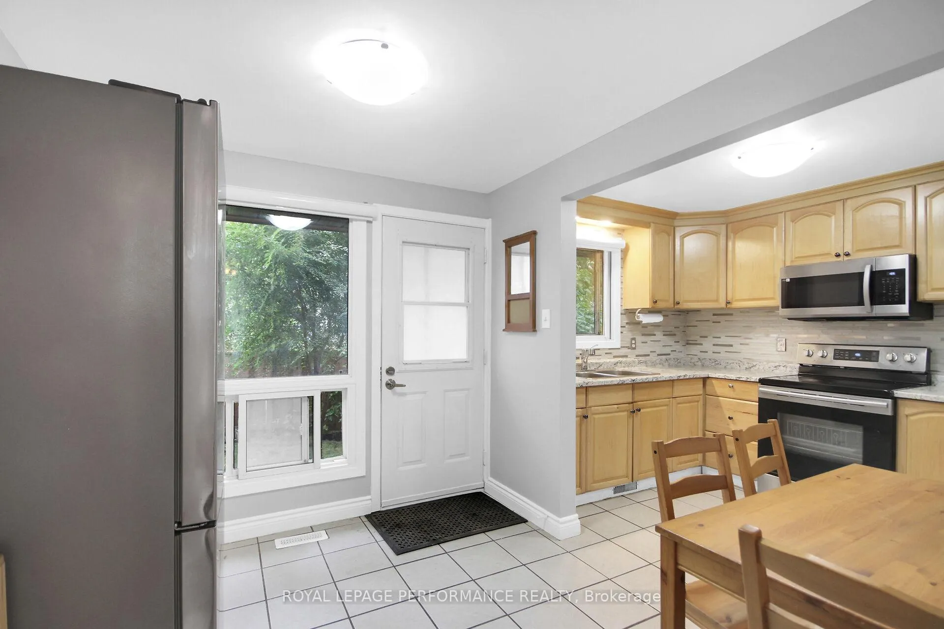 Photo 11 of 360 Woodfield Drive, Ottawa, Tanglewood — HOMEH