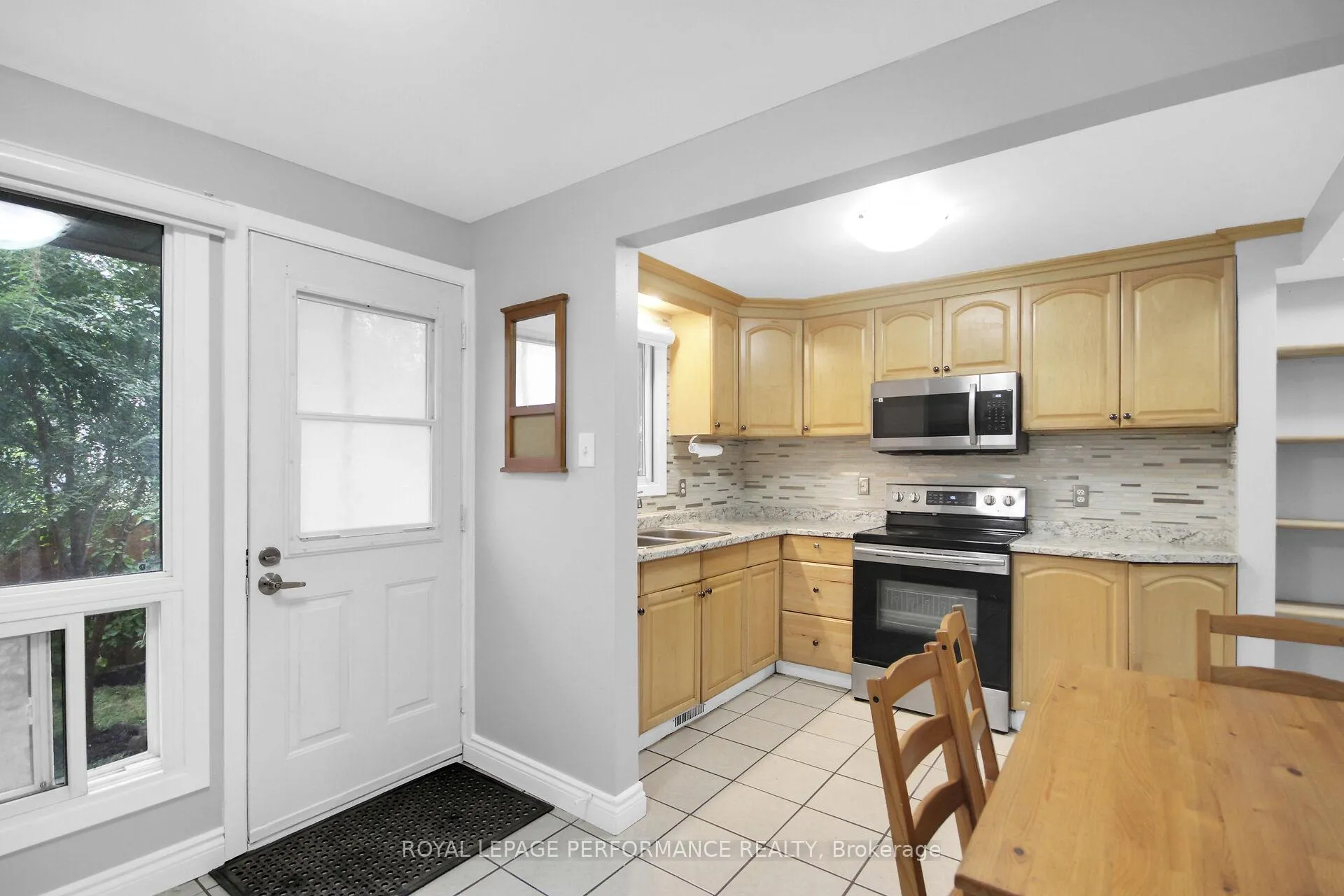 Photo 12 of 360 Woodfield Drive, Ottawa, Tanglewood — HOMEH
