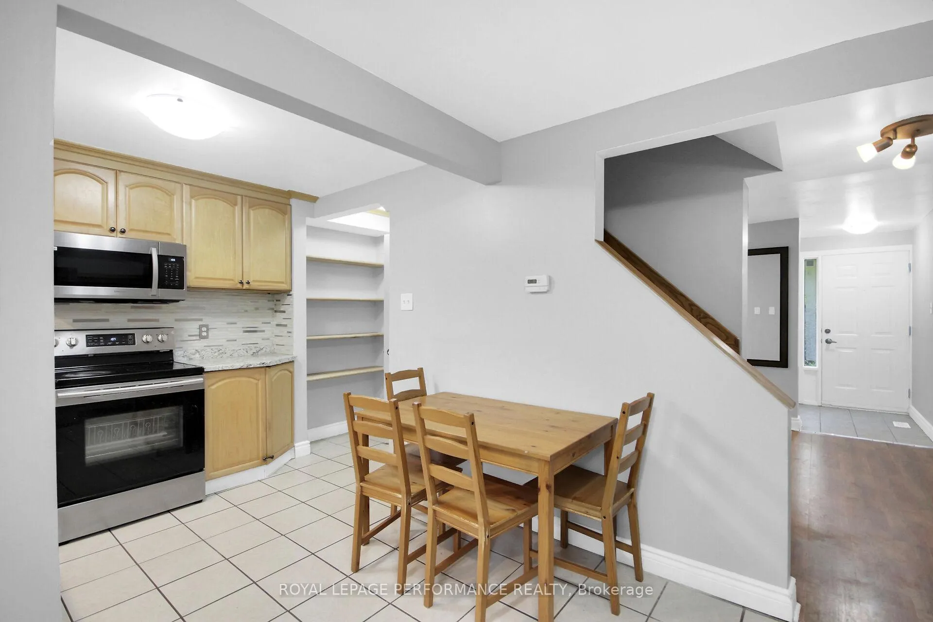 Photo 13 of 360 Woodfield Drive, Ottawa, Tanglewood — HOMEH