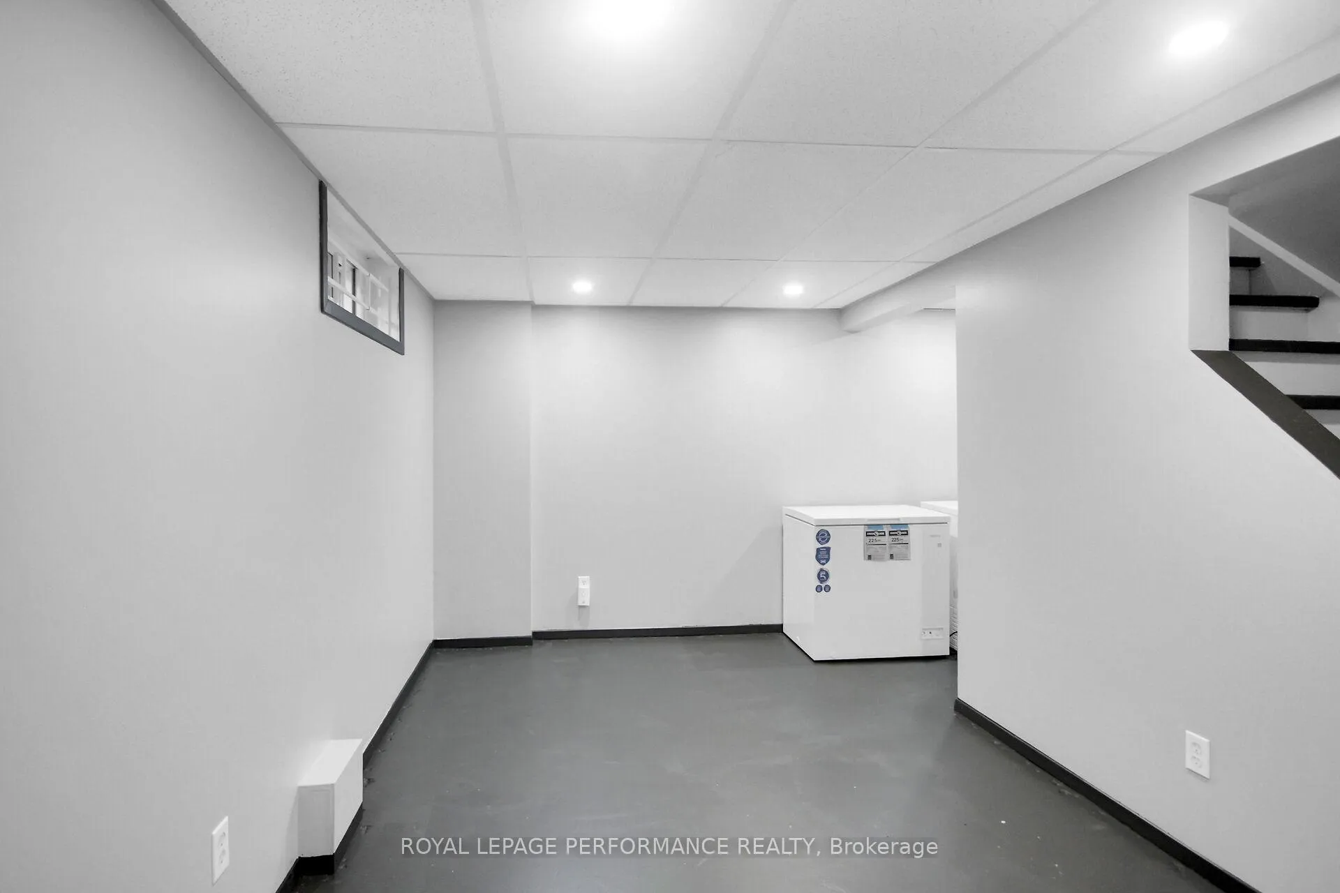 Photo 32 of 360 Woodfield Drive, Ottawa, Tanglewood — HOMEH