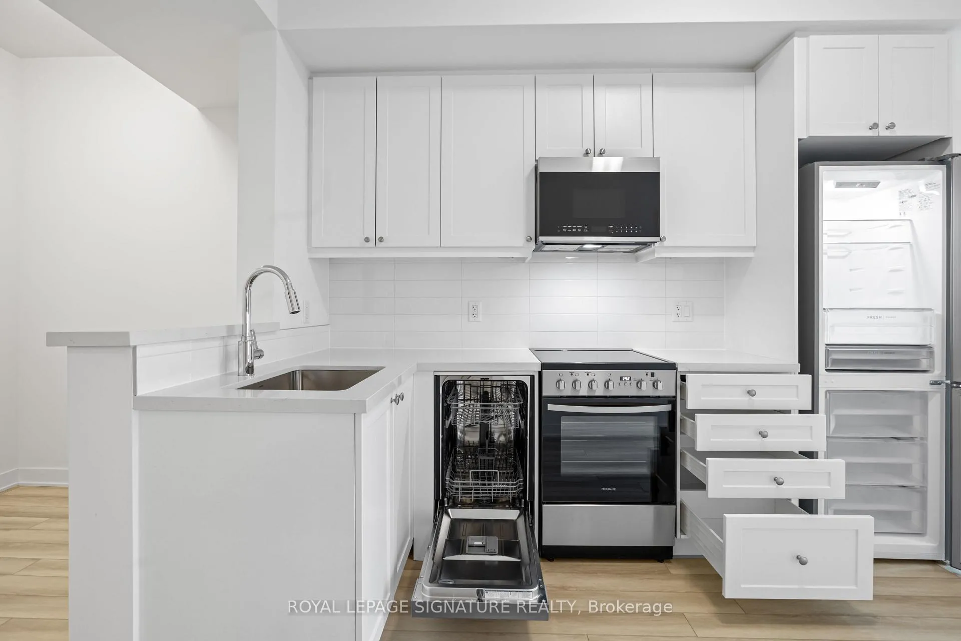 Photo 10 of Unit 510, 51 Clarington Boulevard, Clarington, Bowmanville — HOMEH