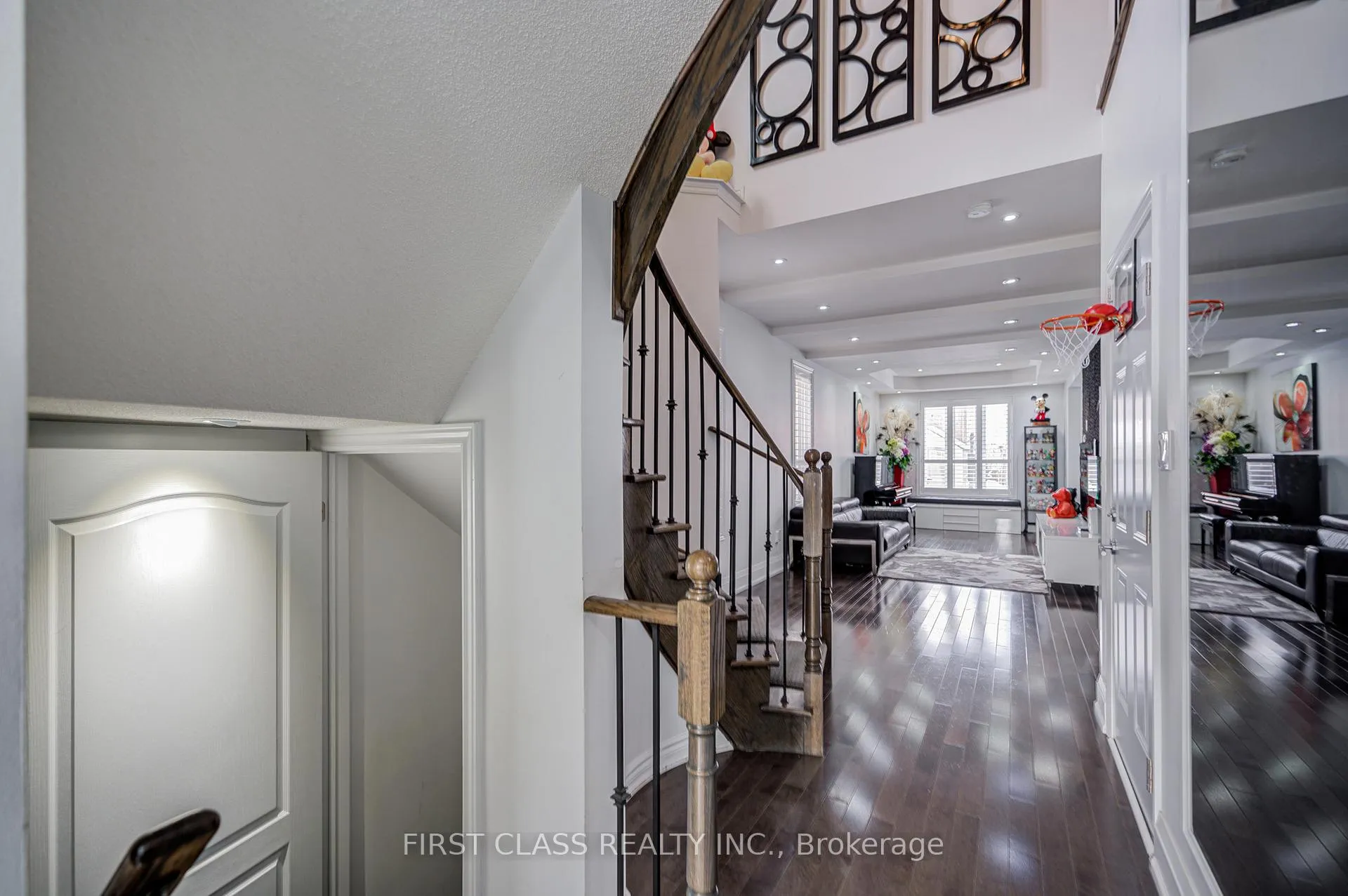 Photo 3 of 36 Staglin Court, Markham, Cathedraltown — HOMEH