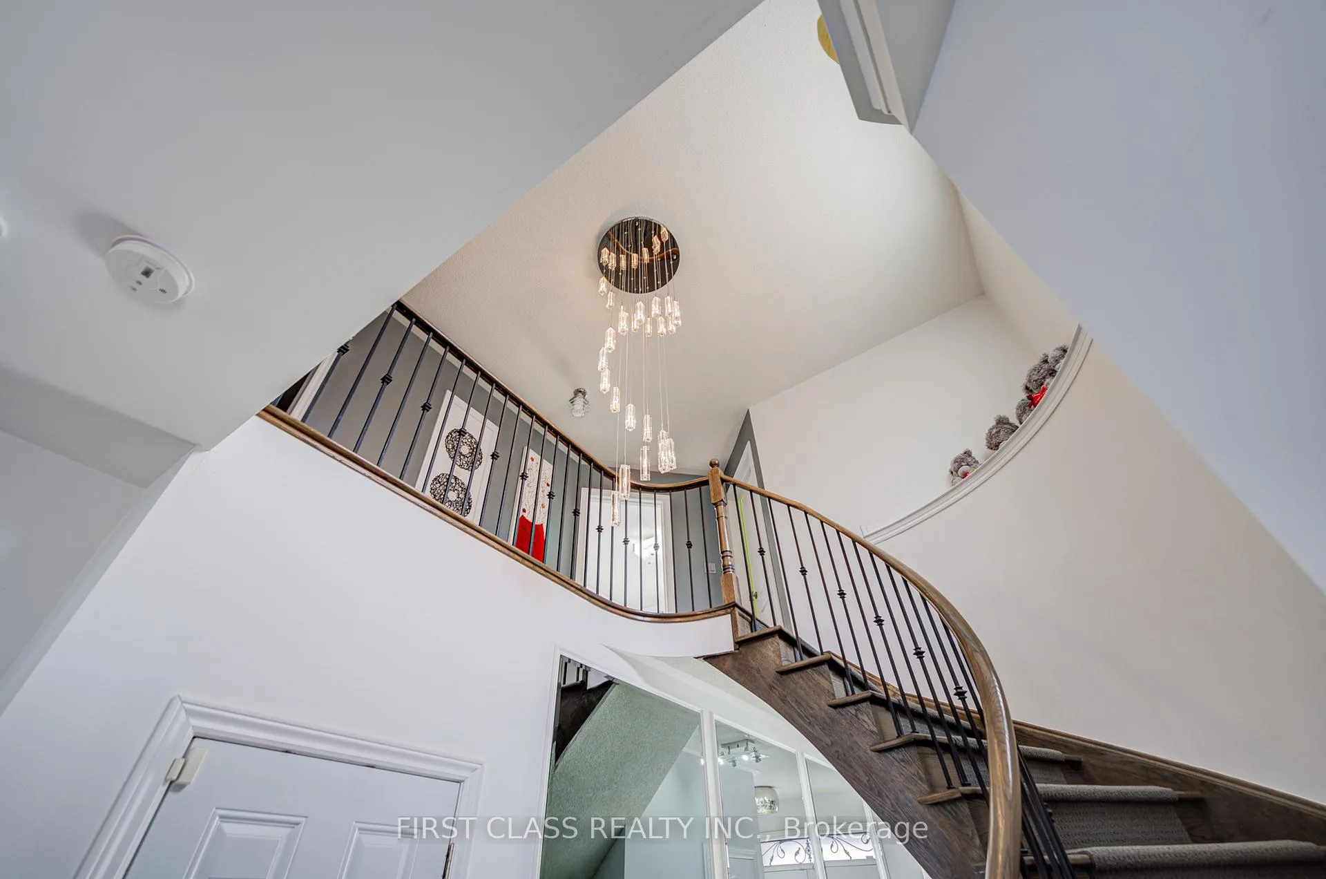 Photo 4 of 36 Staglin Court, Markham, Cathedraltown — HOMEH